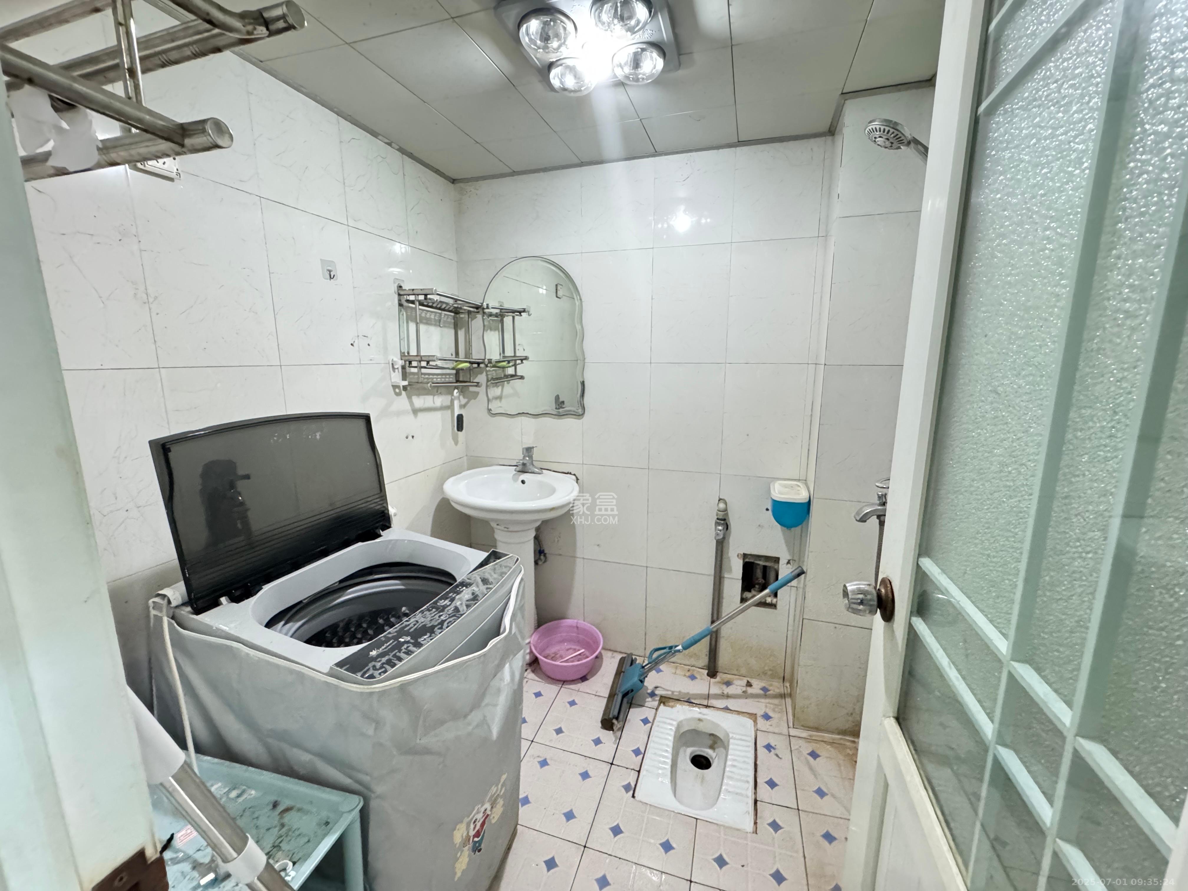 中南汽车世界  2室2厅1卫   1100.00元/月室内图