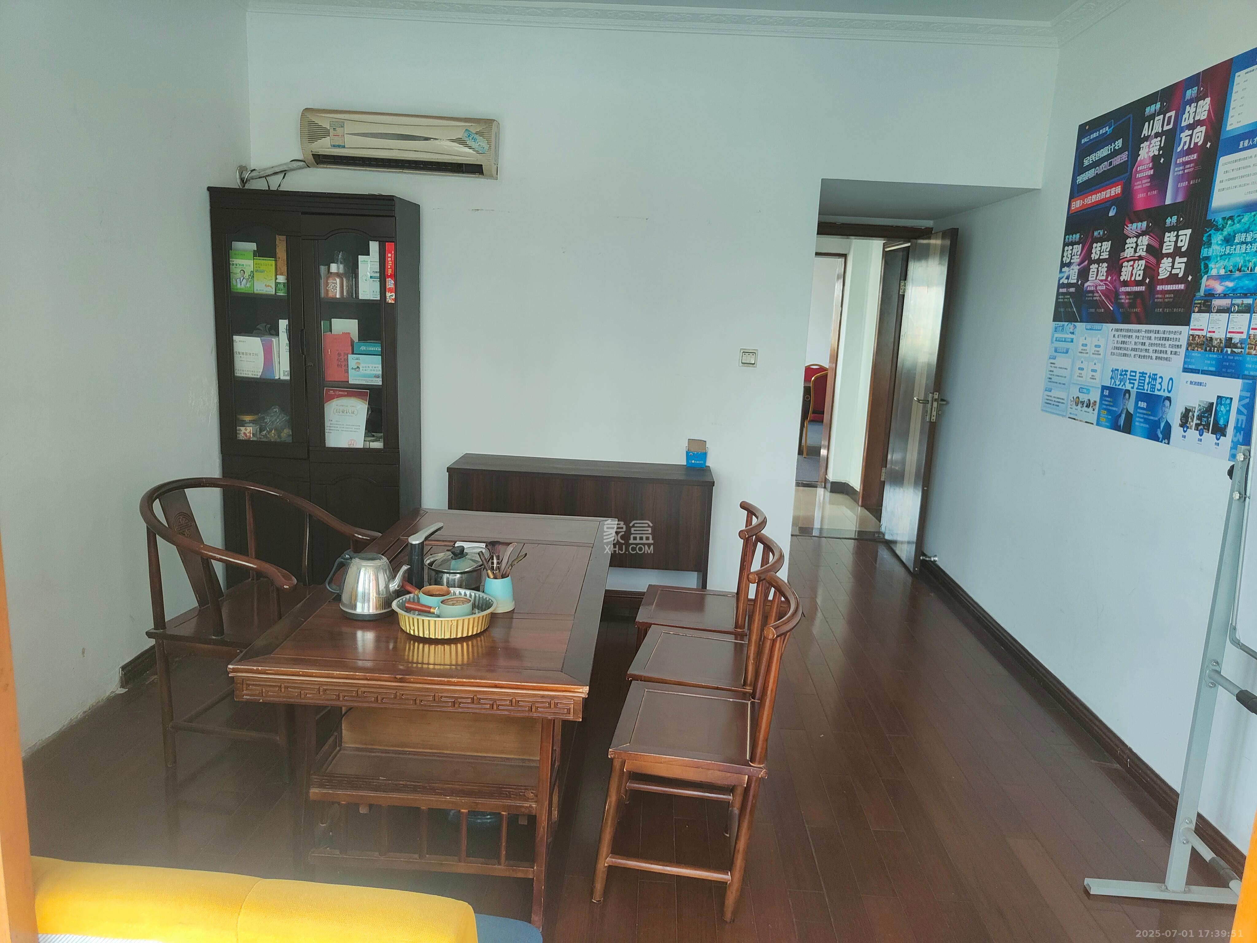 领秀星城(领秀新城)  3室2厅1卫    1800.0元/月 领秀星城(领秀新城)  3室2厅1卫    1800.0元/月室内图