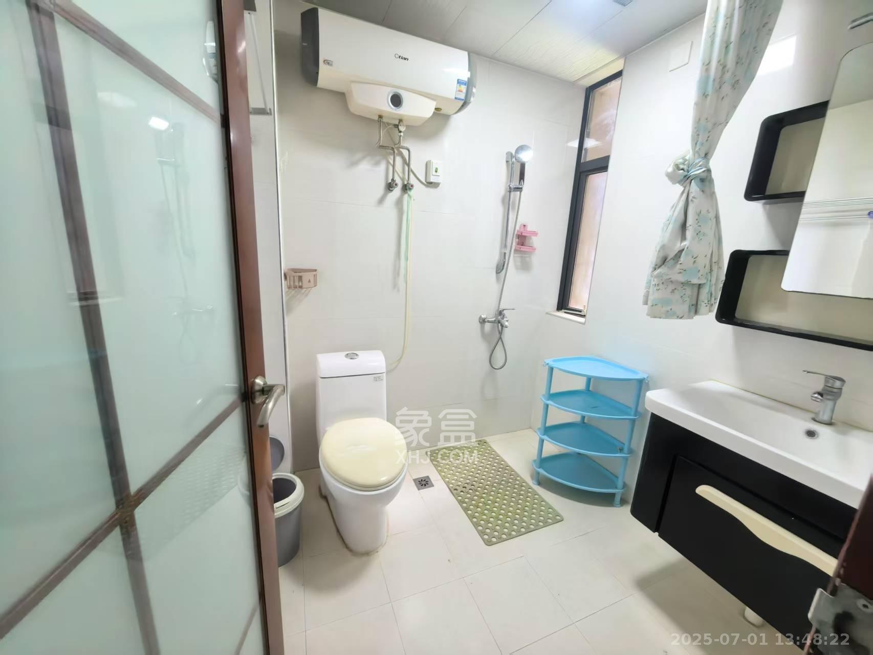 海拔东方  3室2厅2卫    2600.0元/月室内图