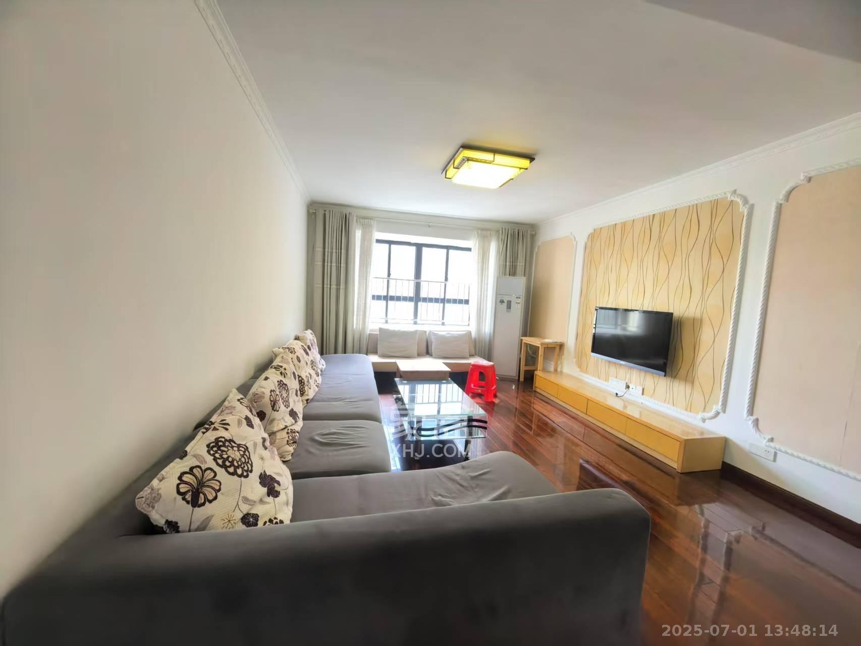 海拔东方  3室2厅2卫    2600.0元/月室内图