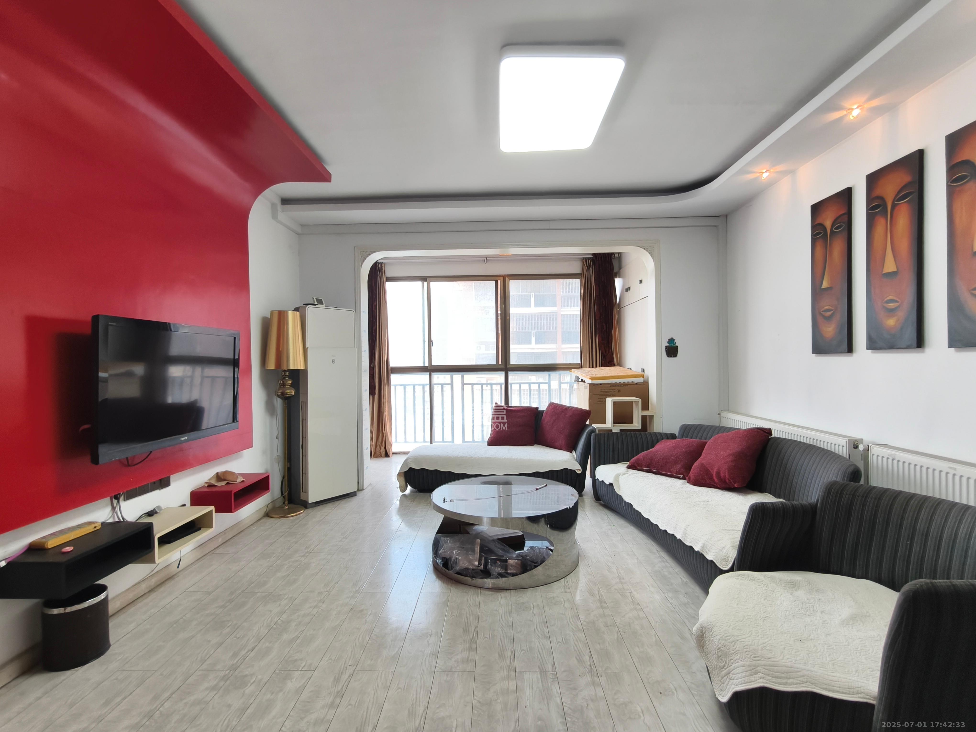 蟠龙欣苑 3室2厅2卫 2000.0元/月 蟠龙欣苑 3室2厅2卫 2000.0元/月室内图