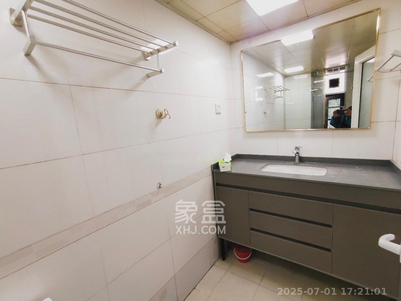 珠江花城一期桂苑  2室2厅1卫   2200.00元/月室内图