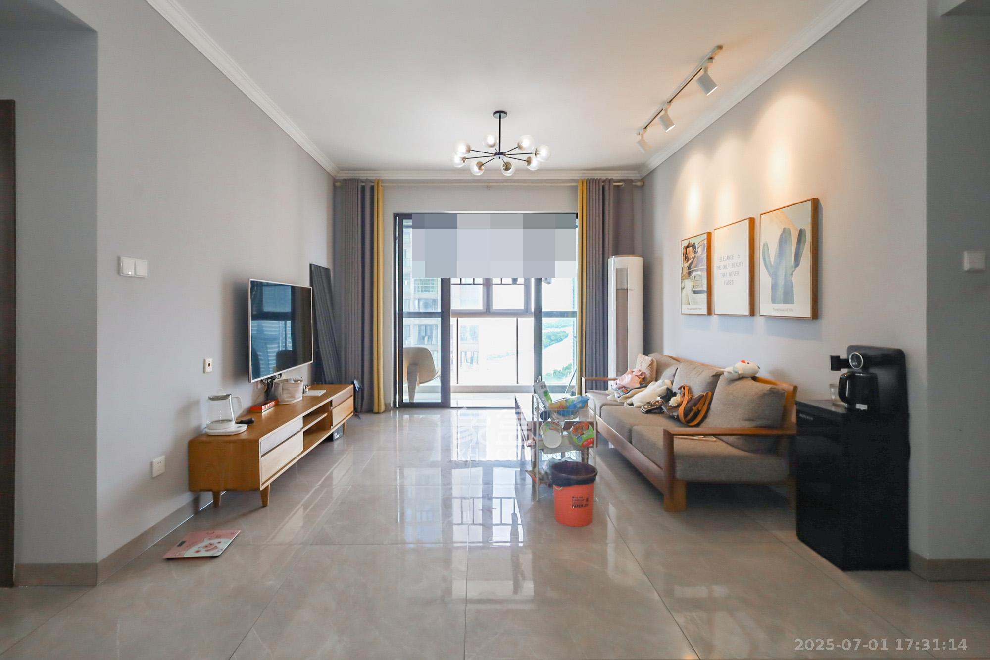 世茂外滩里(世茂铂翠湾三期)  3室2厅1卫    158.0万 世茂外滩里(世茂铂翠湾三期)  3室2厅1卫    158.0万客厅