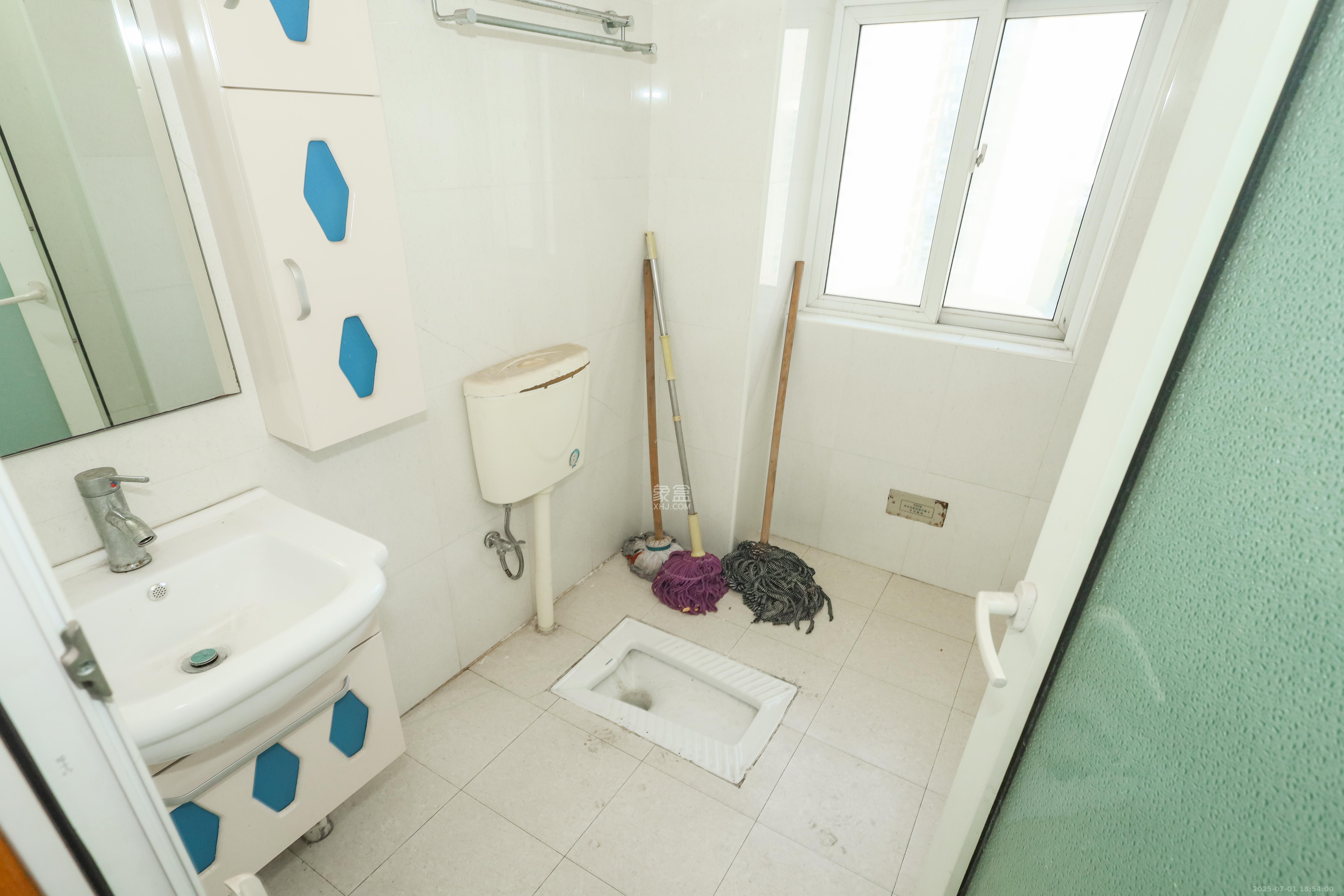 麓山润城 1室2厅1卫 95.0万 麓山润城 1室2厅1卫 95.0万卫生间