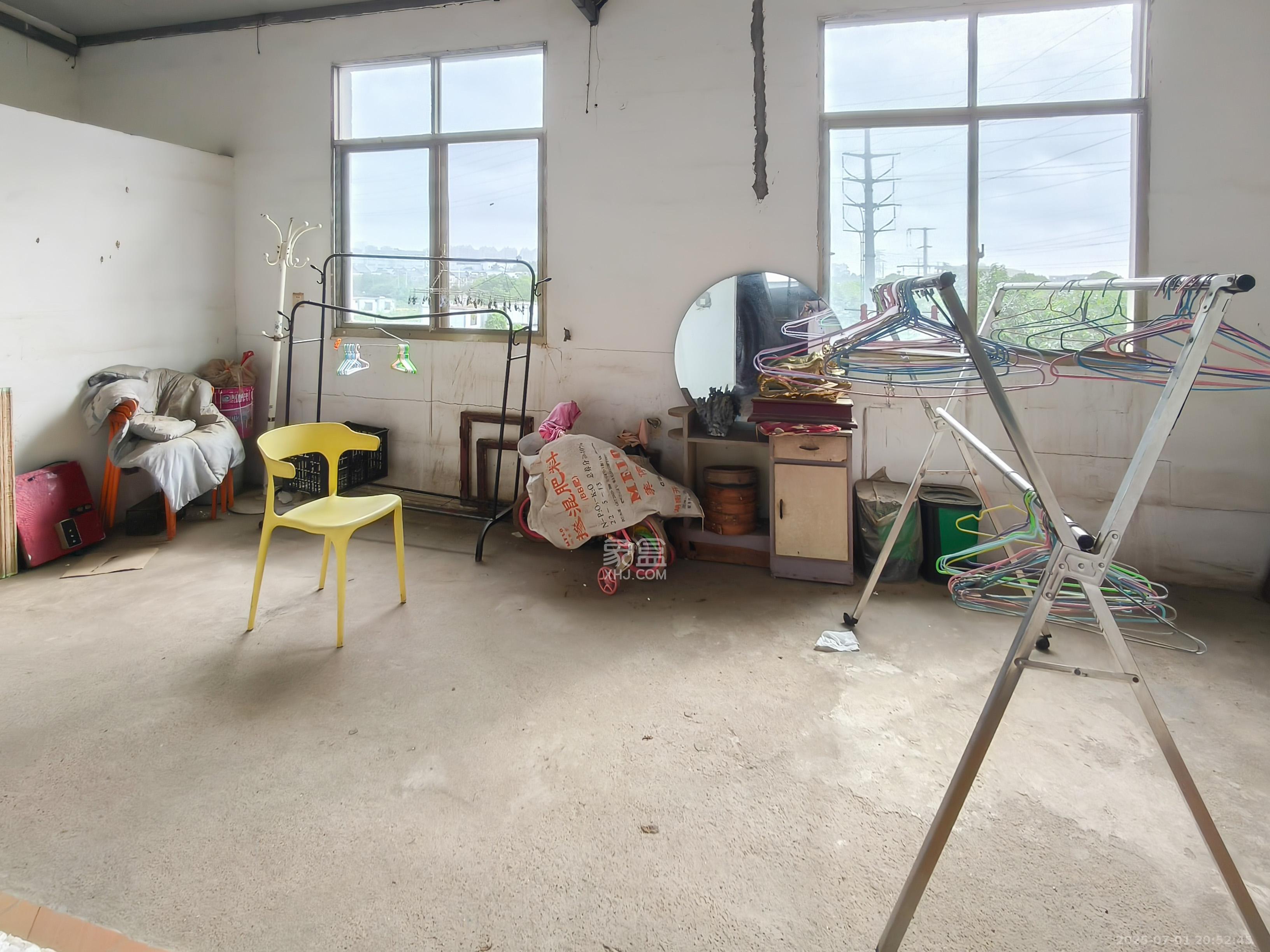 榔梨镇散盘 6室2厅2卫 248.00万 榔梨镇散盘 6室2厅2卫 248.00万客厅