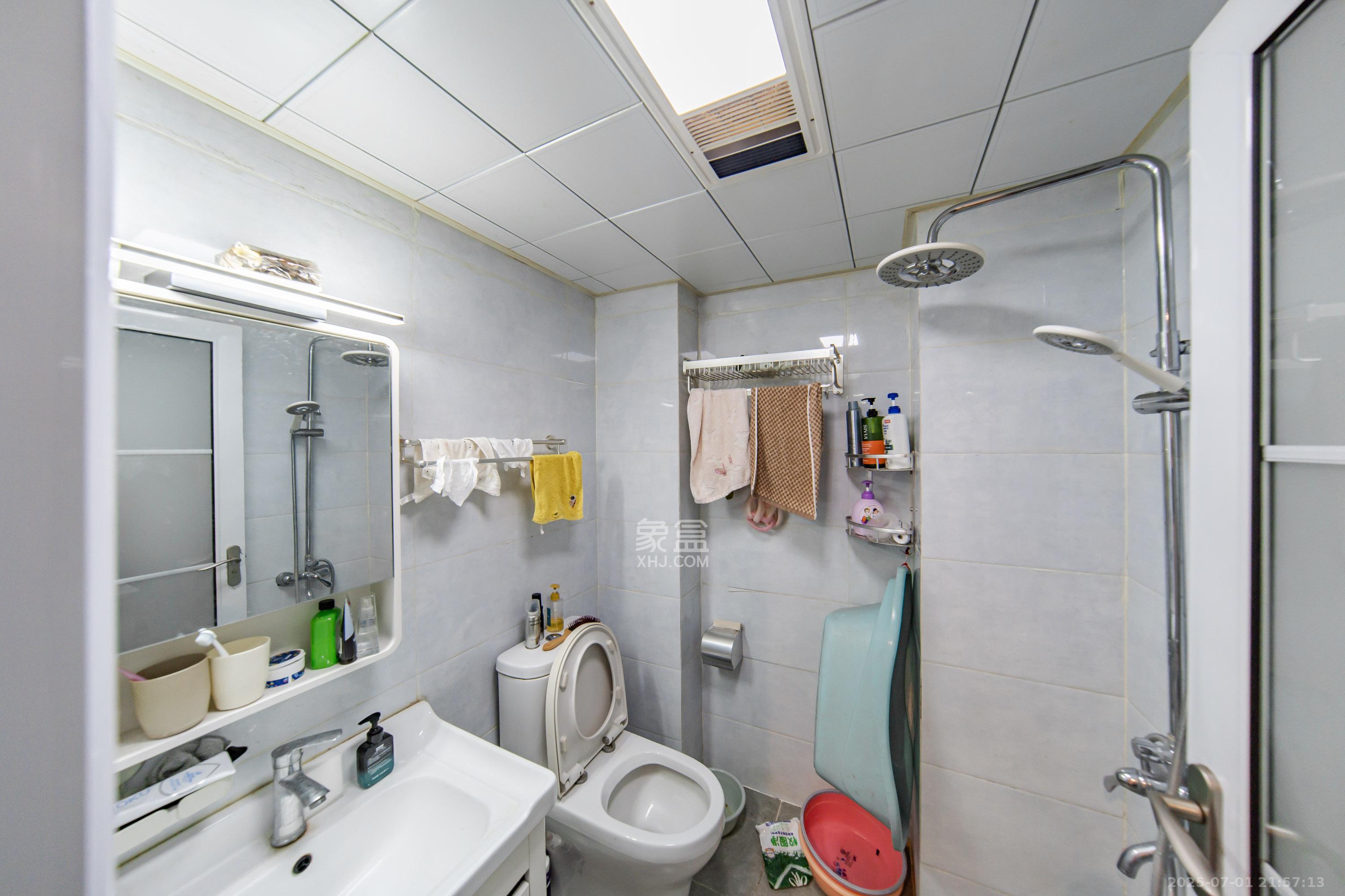 合能洋湖公馆 2室2厅1卫 39.8万 合能洋湖公馆 2室2厅1卫 39.8万卫生间