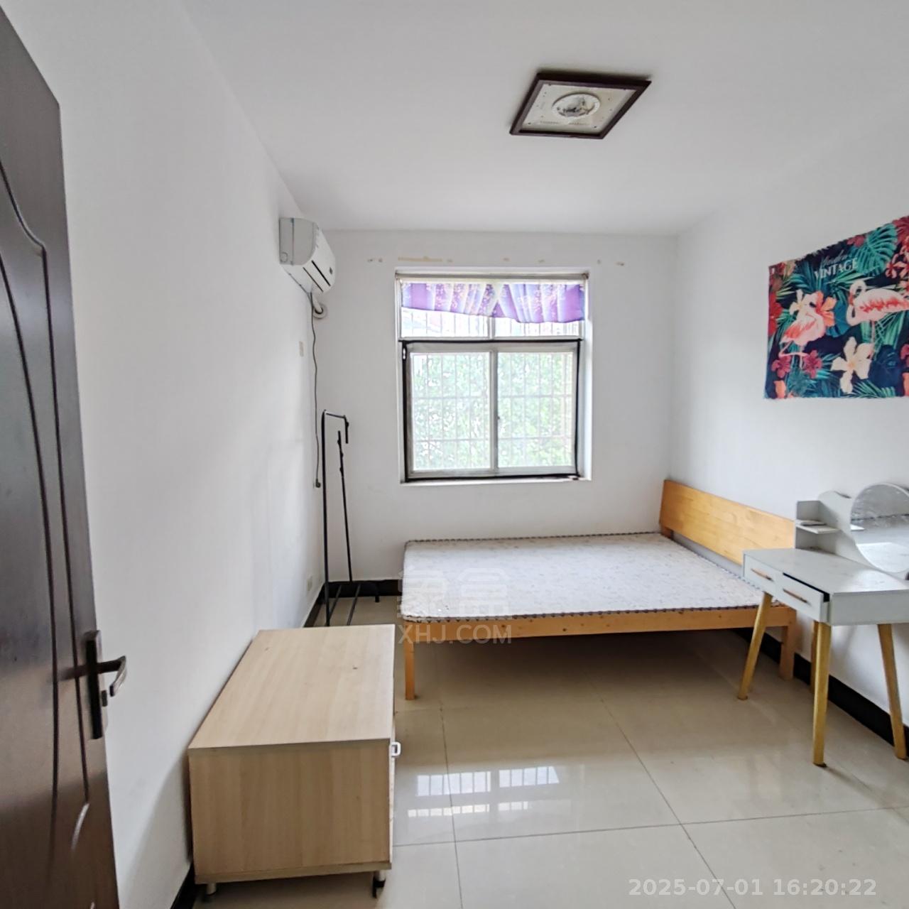 藕塘小区 3室2厅2卫 1300.00元/月 藕塘小区 3室2厅2卫 1300.00元/月室内图