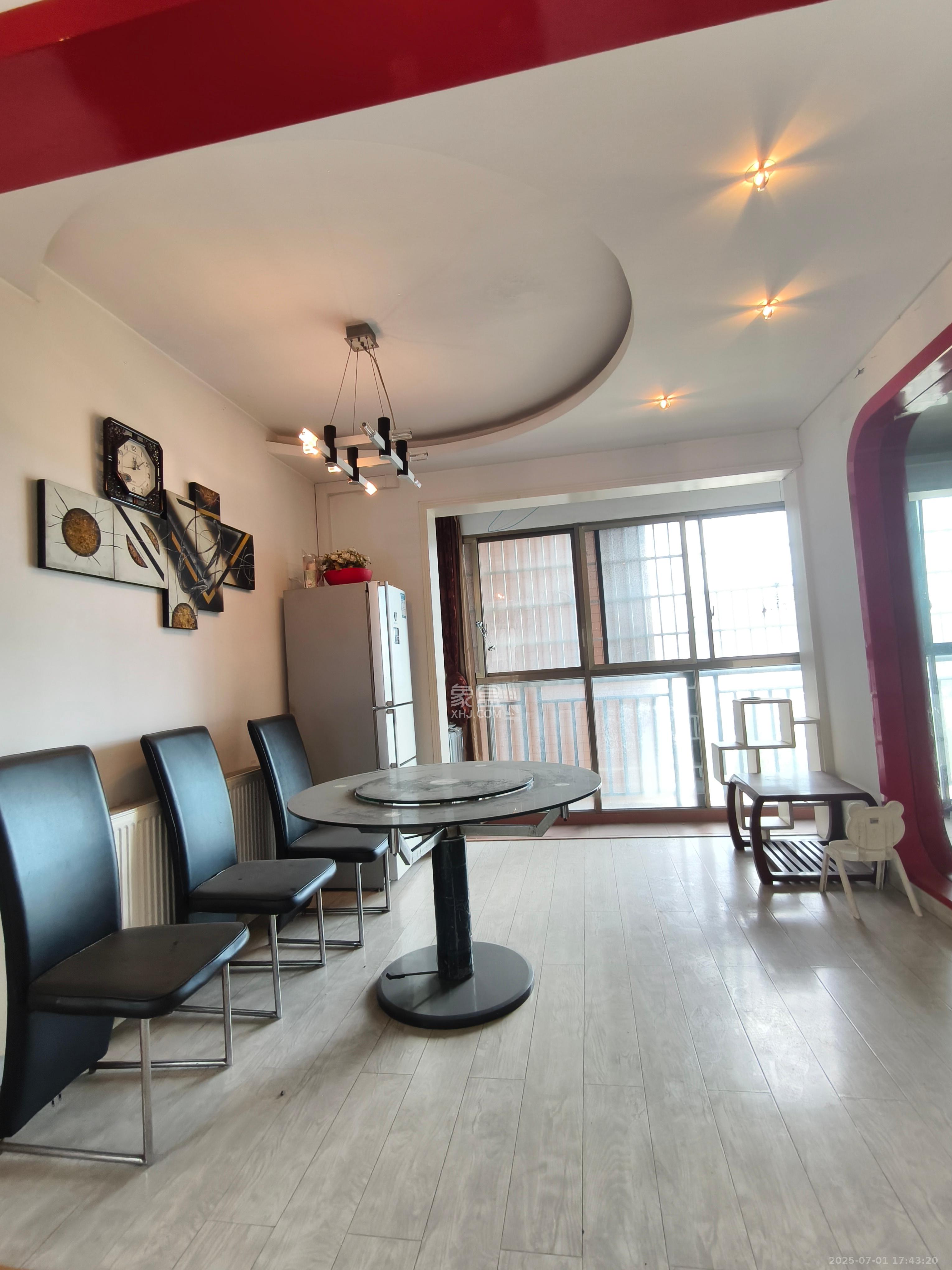 蟠龙欣苑  3室2厅2卫    2000.0元/月室内图