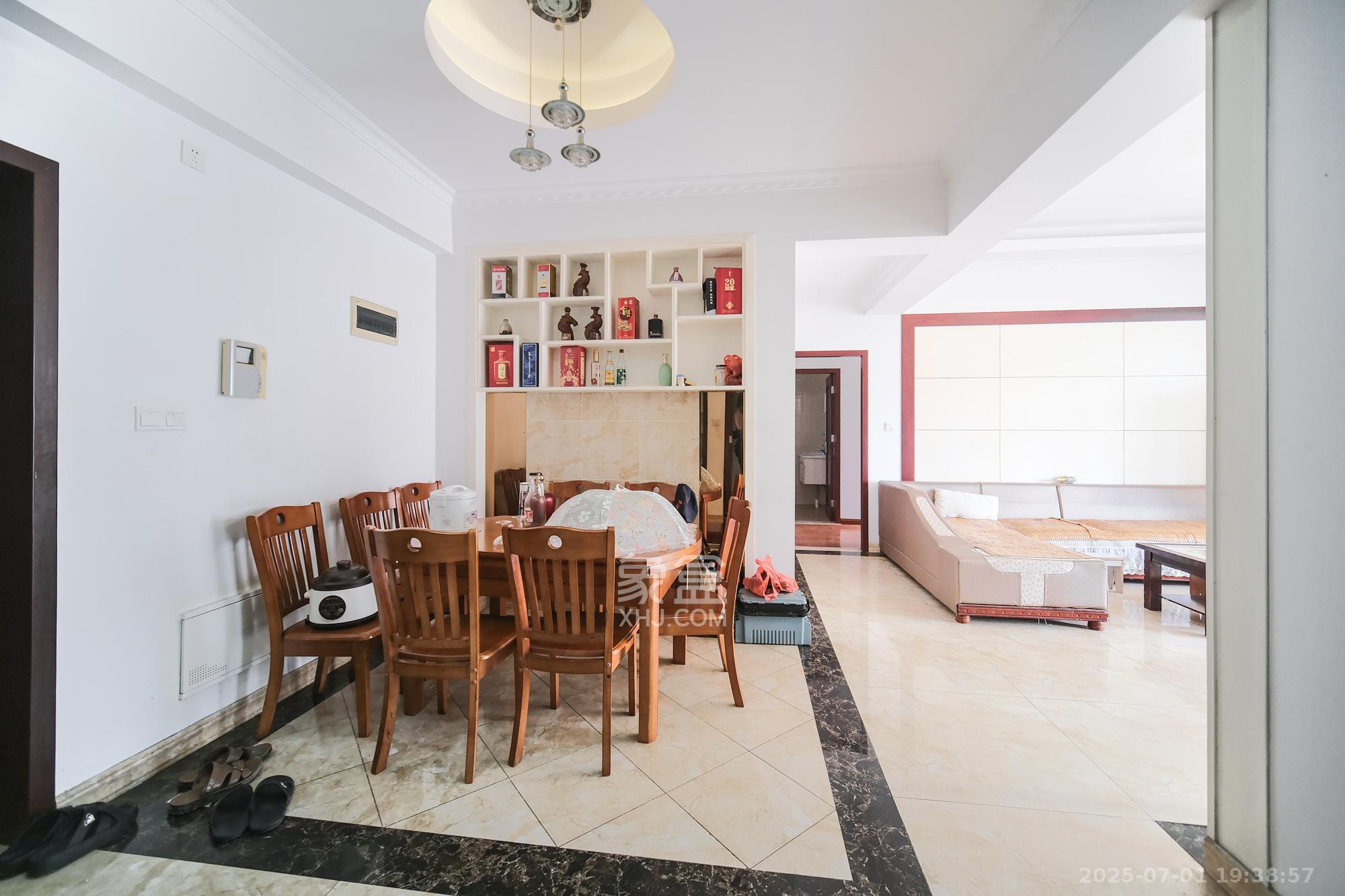 红树湾 3室2厅1卫 80.0万 红树湾 3室2厅1卫 80.0万客厅