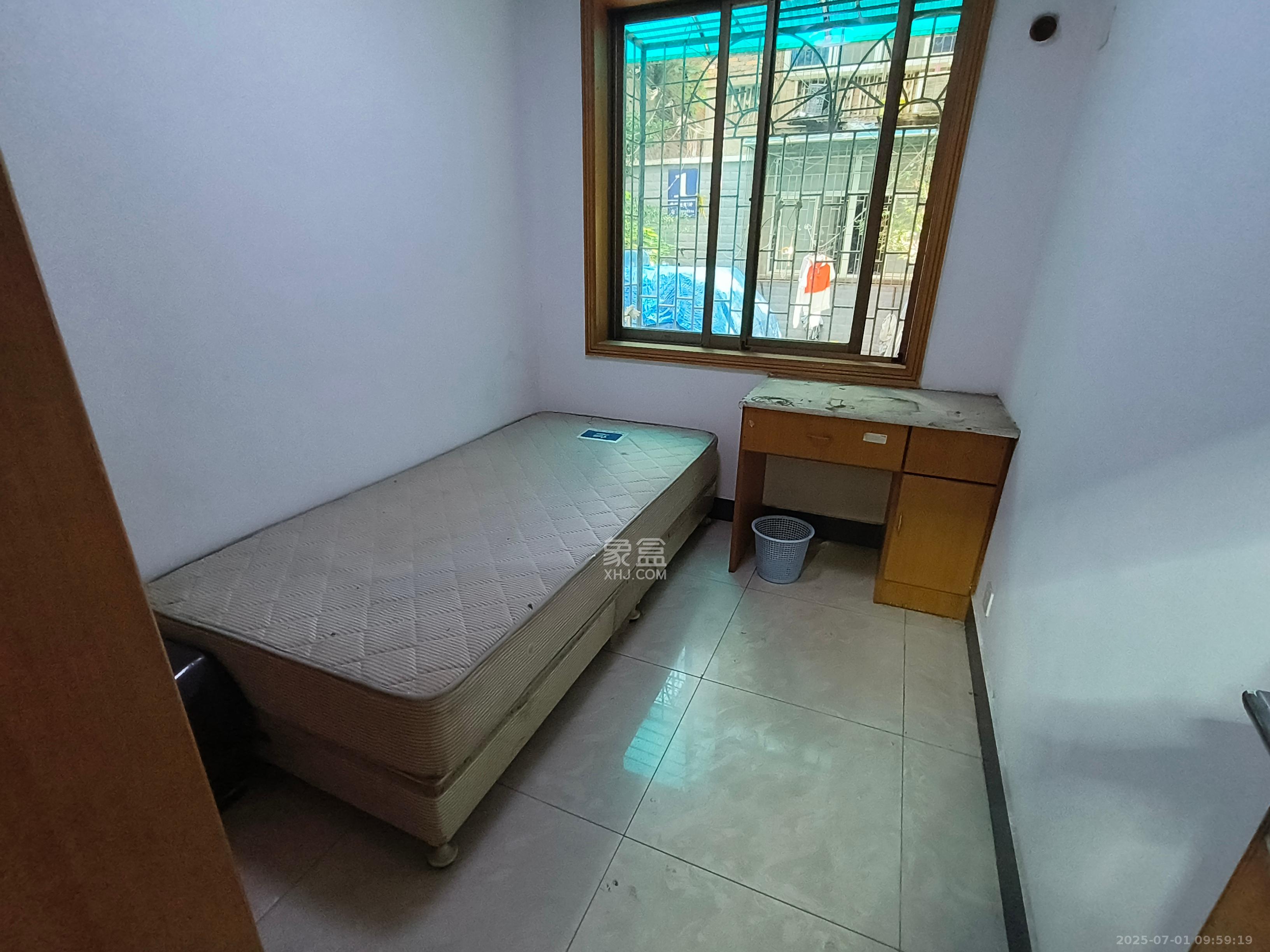 赤岗小区(一二三片) 3室2厅1卫 1900.0元/月 赤岗小区(一二三片) 3室2厅1卫 1900.0元/月室内图