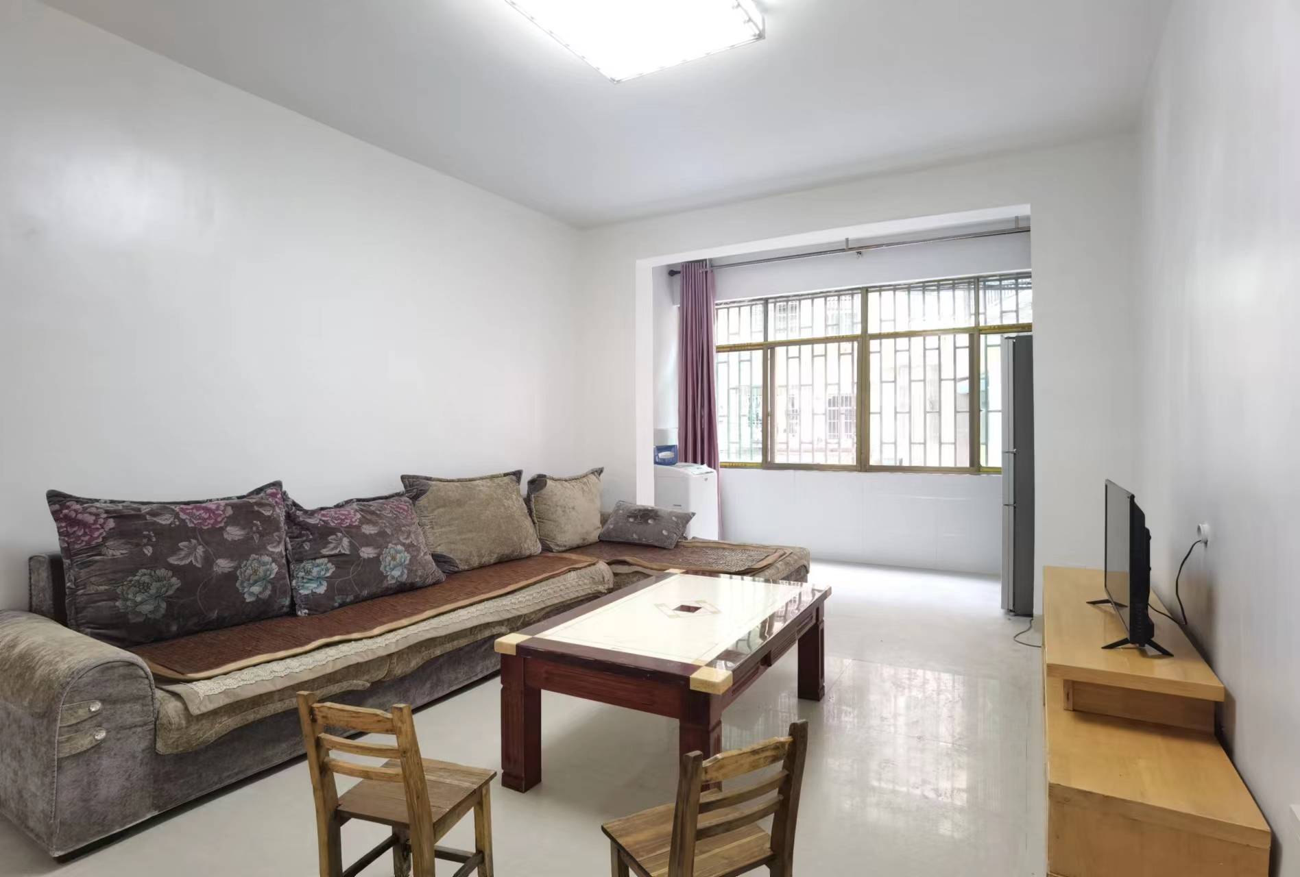 长湖小区 2室2厅1卫 1200.0元/月 长湖小区 2室2厅1卫 1200.0元/月室内图