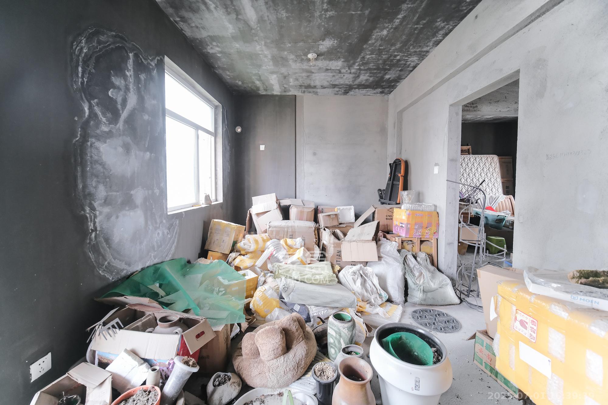 和悦城(蟠龙景苑)  3室2厅2卫    59.2万 和悦城(蟠龙景苑)  3室2厅2卫    59.2万卧室