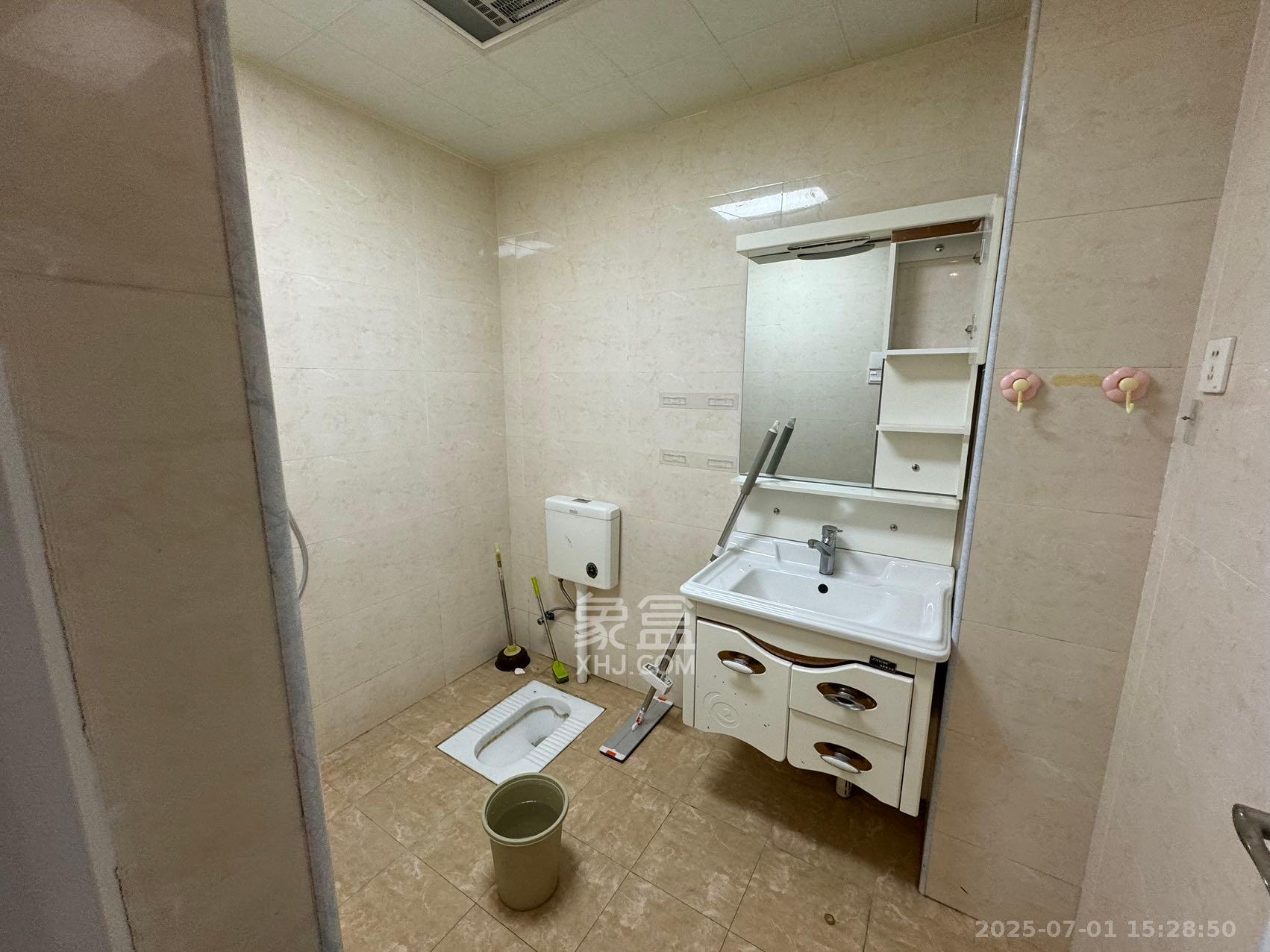 半山公馆(半山国际中心)  1室1厅1卫    2650.0元/月 半山公馆(半山国际中心)  1室1厅1卫    2650.0元/月室内图