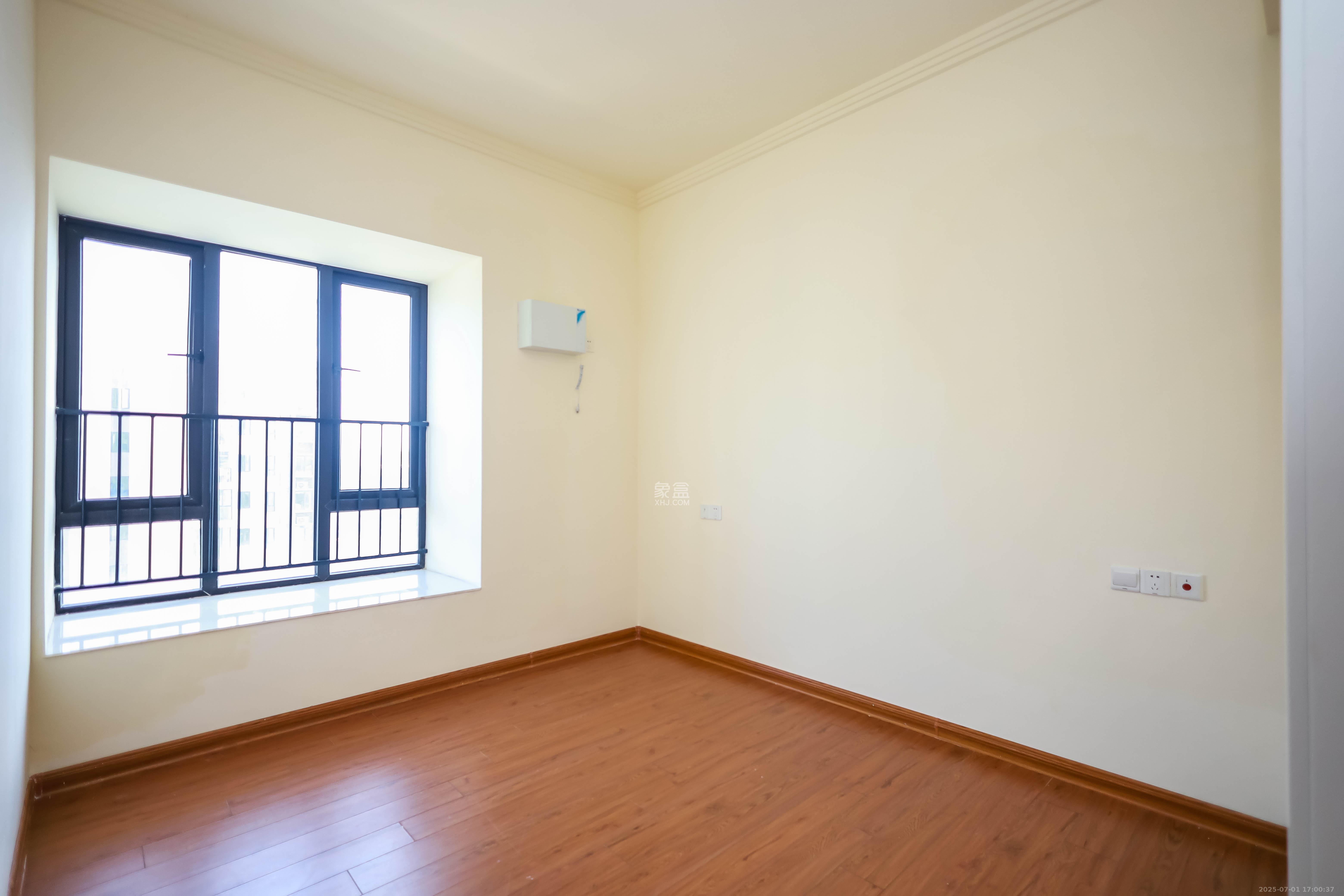 碧桂园荟隽棠  4室2厅3卫    168.0万 碧桂园荟隽棠  4室2厅3卫    168.0万卧室