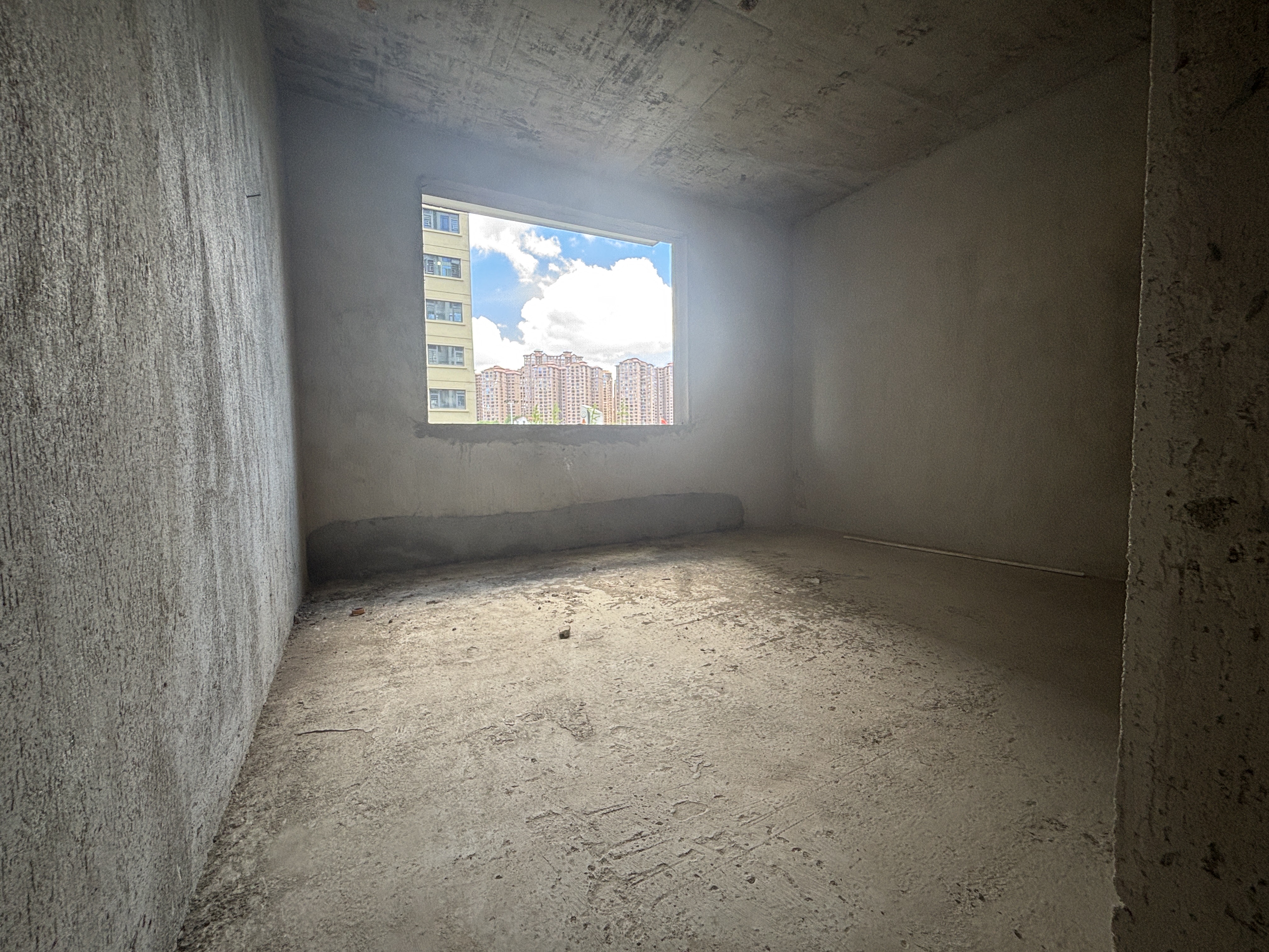 云泰天麓 5室2厅3卫 78.8万 云泰天麓 5室2厅3卫 78.8万客厅