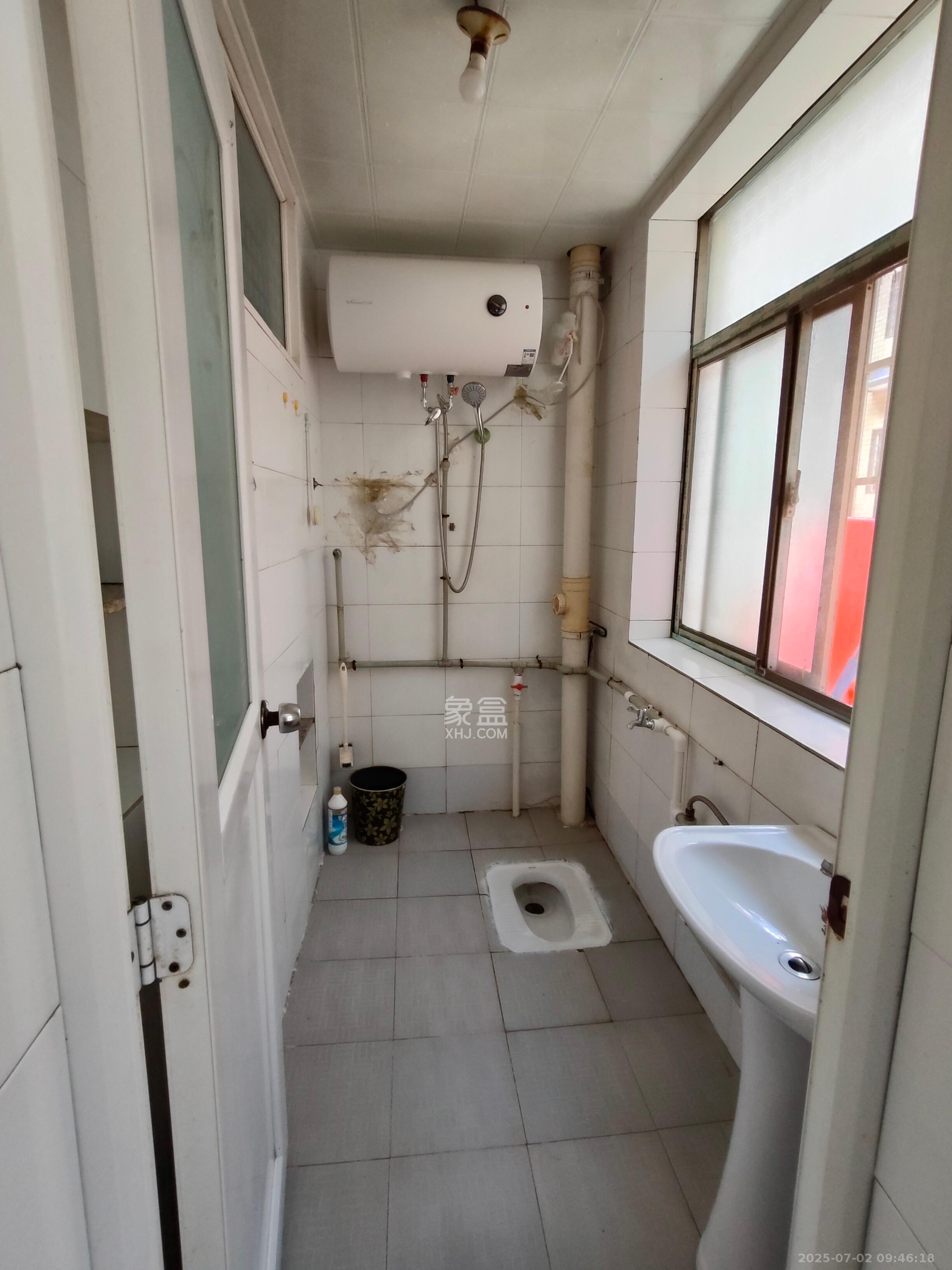 泉塘小区  3室2厅2卫   1300.00元/月室内图