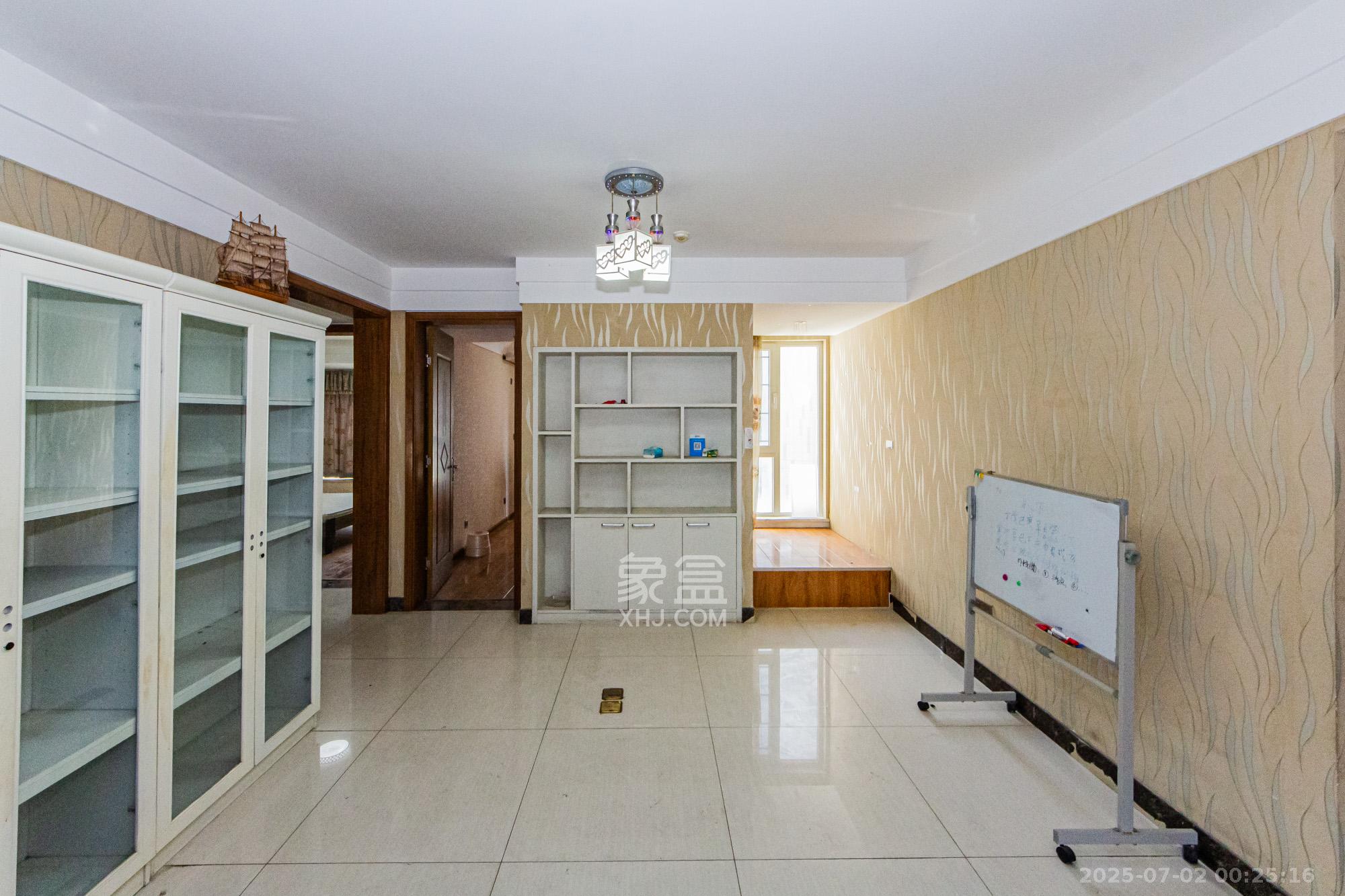 北辰三角洲E5区  3室2厅2卫    180.0万 北辰三角洲E5区  3室2厅2卫    180.0万客厅