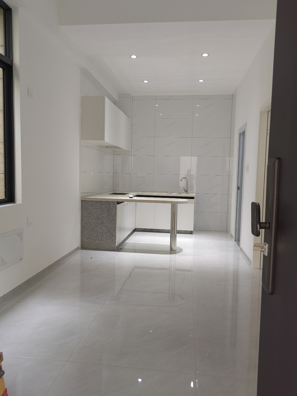 滨海丽景 1室1厅1卫 65.0万 滨海丽景 1室1厅1卫 65.0万客厅