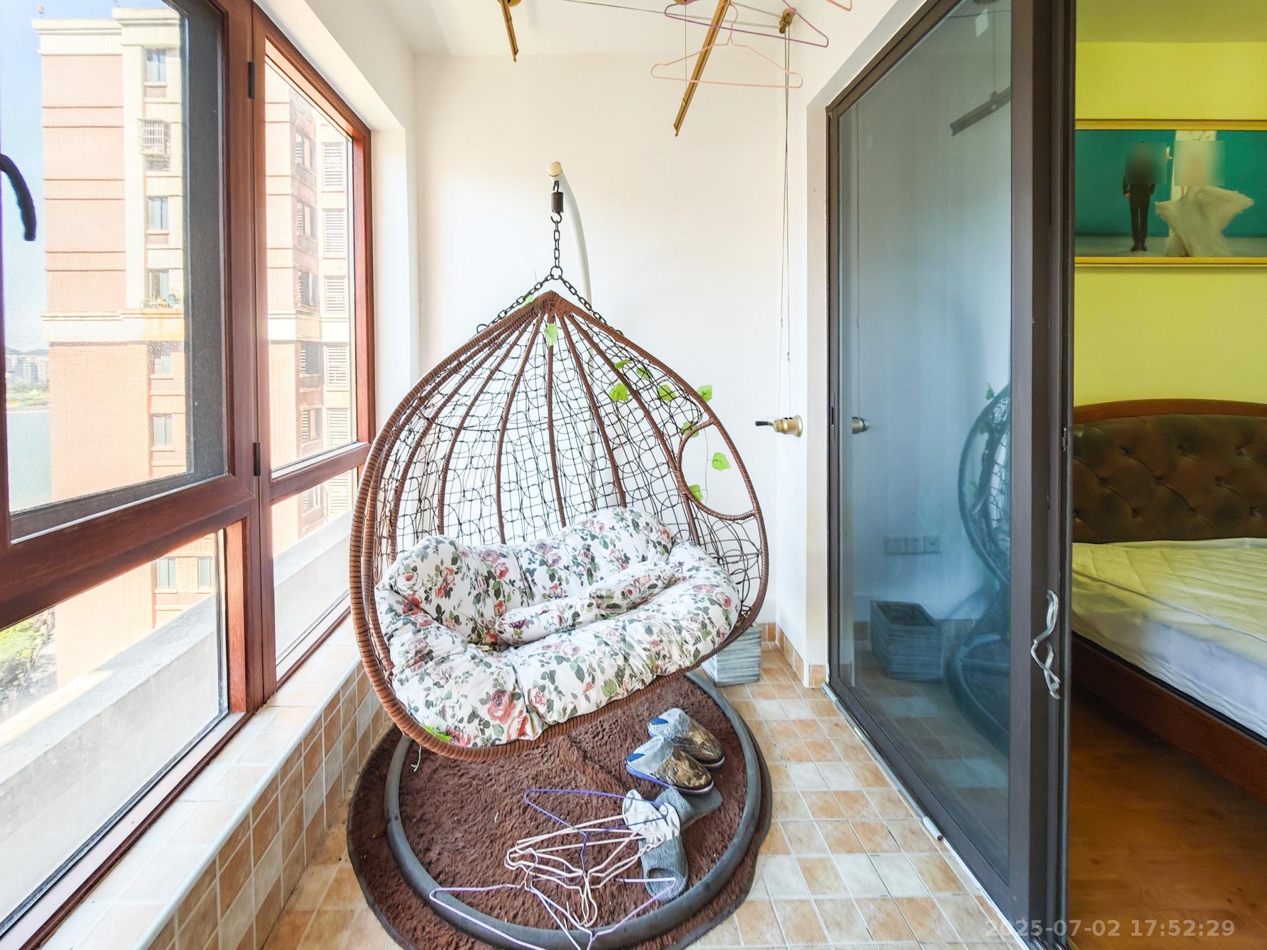 绿地海外滩一期 3室2厅1卫 58.0万 绿地海外滩一期 3室2厅1卫 58.0万阳台