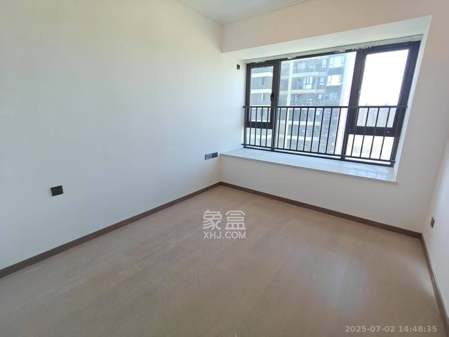 绿地V岛  3室2厅2卫   3300.00元/月室内图