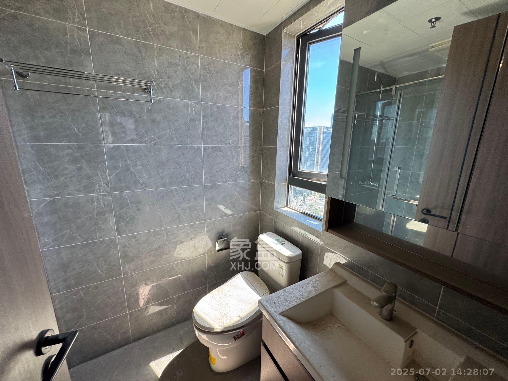 卓越中寰 4室2厅2卫 5500.0元/月 卓越中寰 4室2厅2卫 5500.0元/月室内图