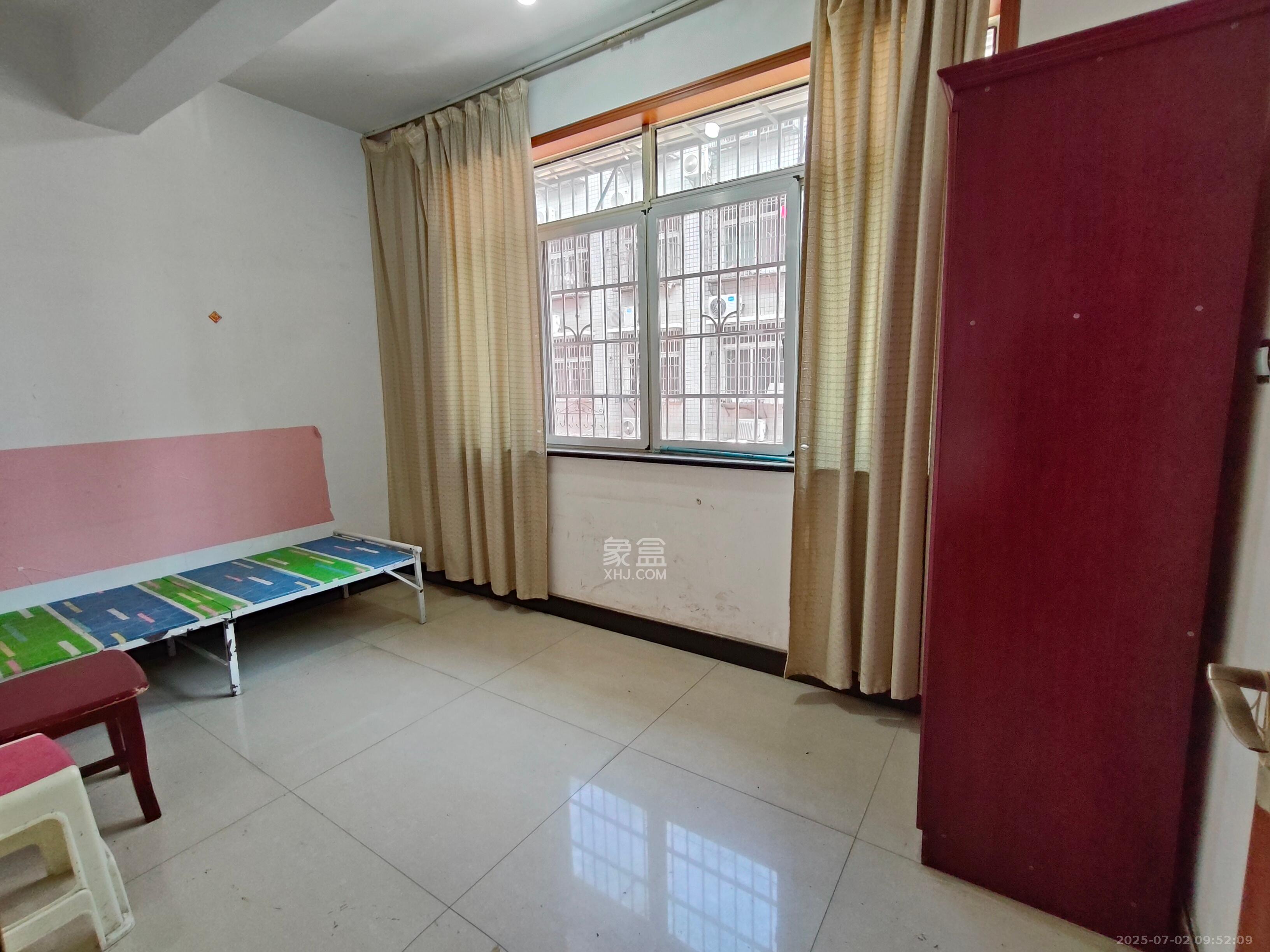 泉塘小区 3室1厅2卫 1200.0元/月 泉塘小区 3室1厅2卫 1200.0元/月室内图