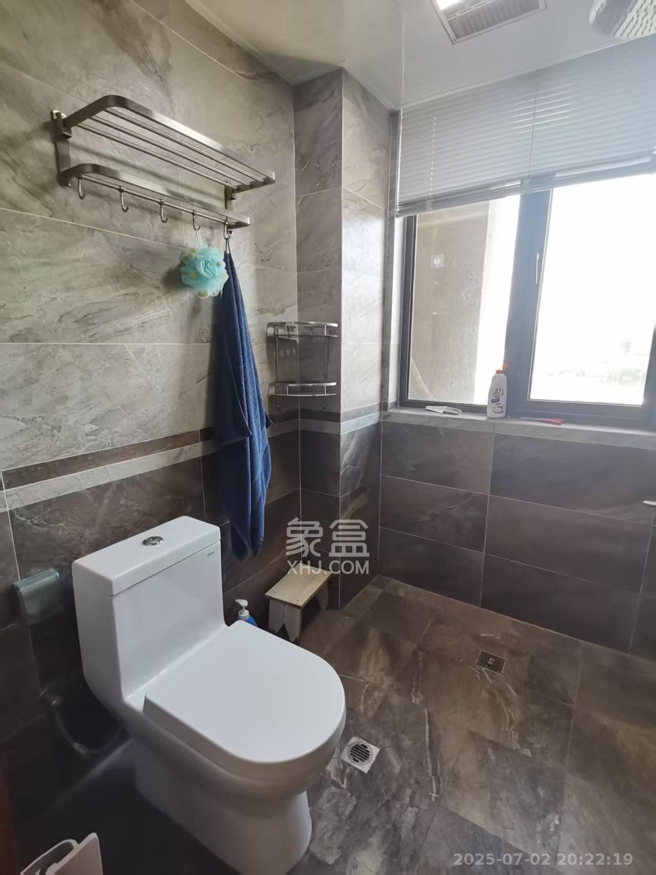 金茂梅溪湖  3室2厅2卫   3800.00元/月室内图