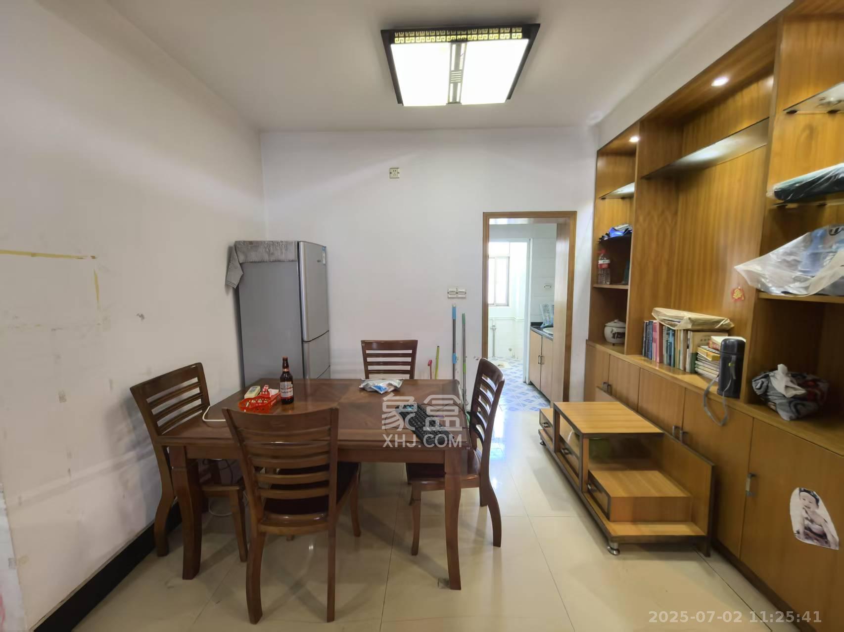 三湘小区  4室2厅2卫   1600.00元/月室内图