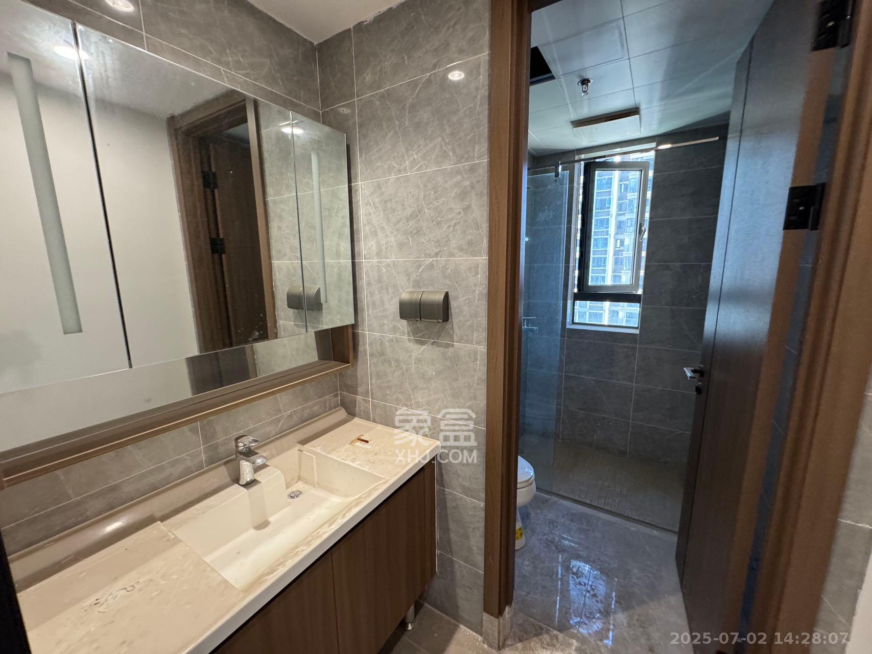 卓越中寰 4室2厅2卫 5500.0元/月 卓越中寰 4室2厅2卫 5500.0元/月室内图