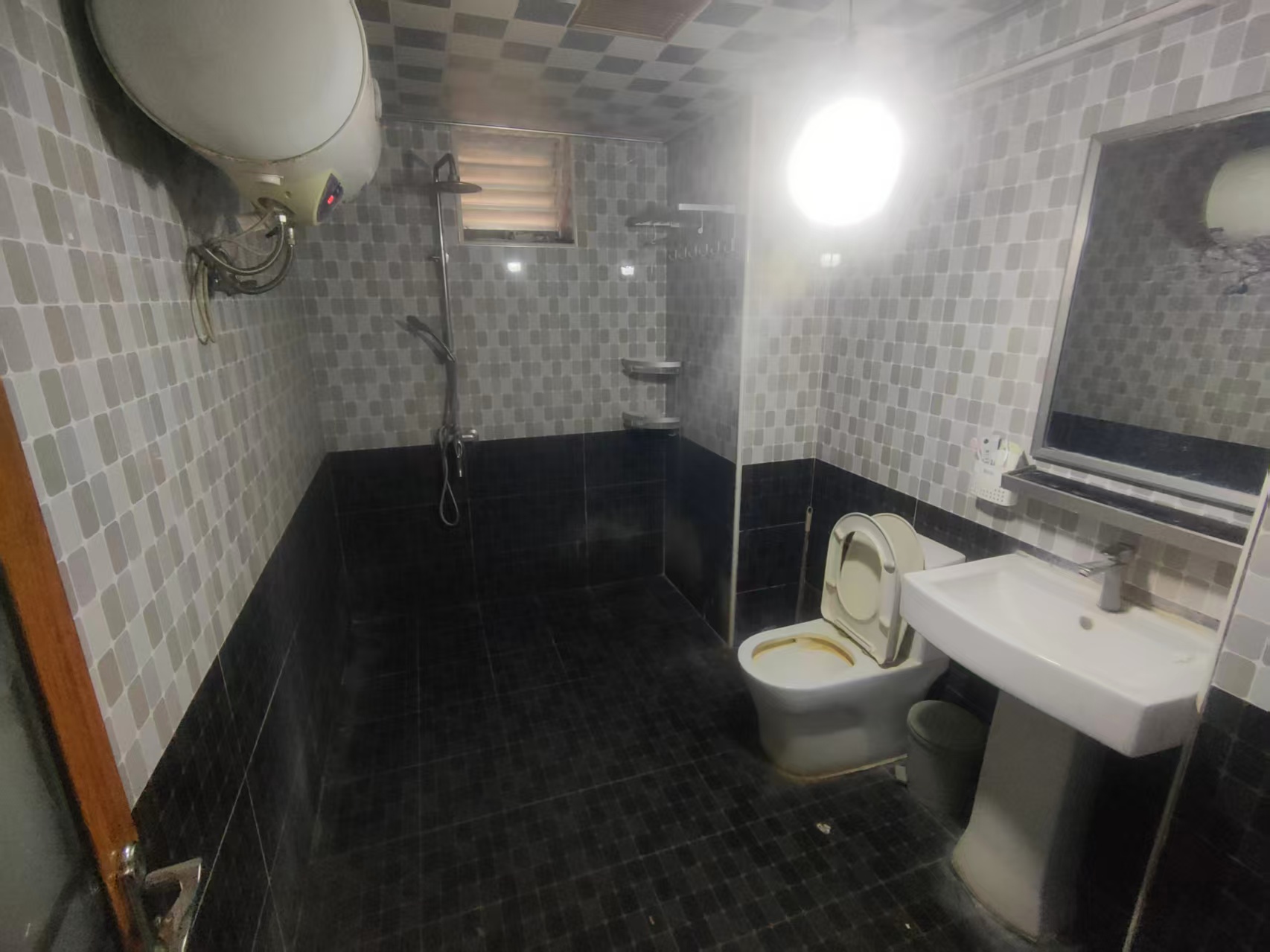 新宏基大厦 4室2厅2卫 3400.0元/月 新宏基大厦 4室2厅2卫 3400.0元/月室内图