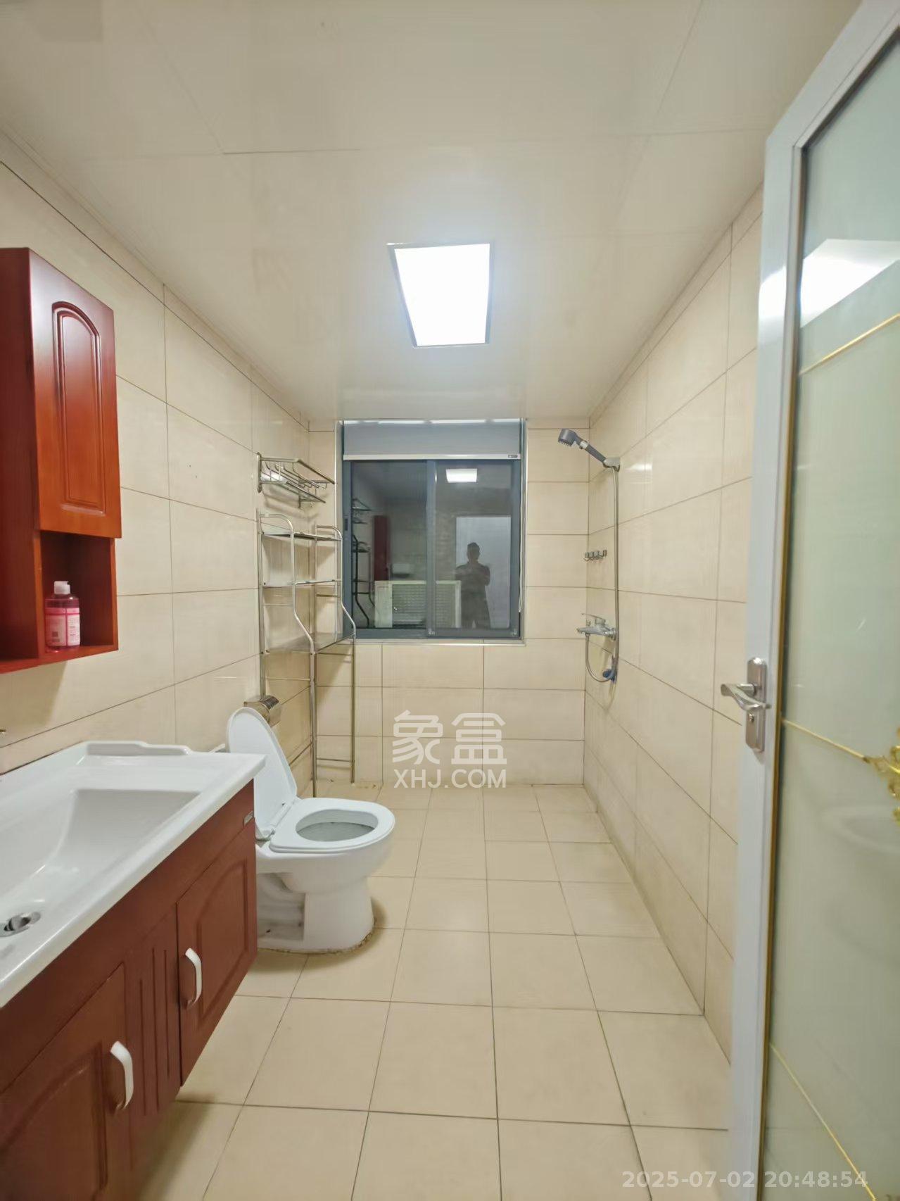 恒基凯旋门一二期 3室2厅2卫 2500.0元/月 恒基凯旋门一二期 3室2厅2卫 2500.0元/月室内图