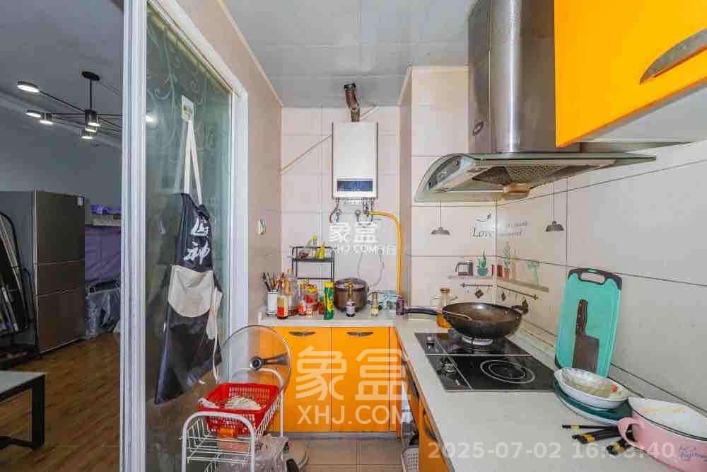 山水花都  1室1厅1卫   1650.00元/月室内图