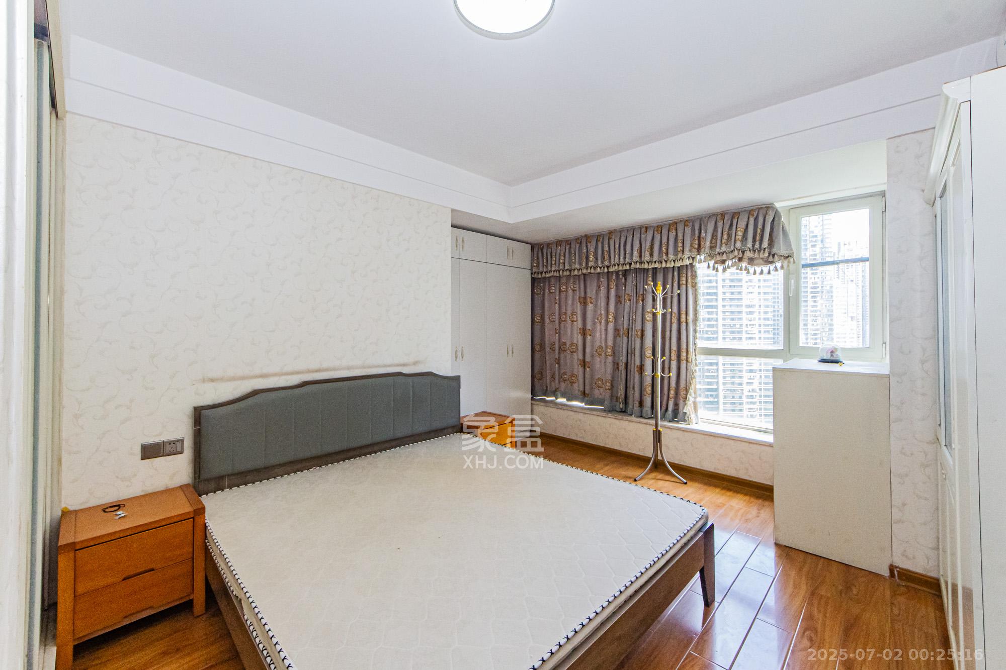 北辰三角洲E5区  3室2厅2卫    180.0万 北辰三角洲E5区  3室2厅2卫    180.0万卧室