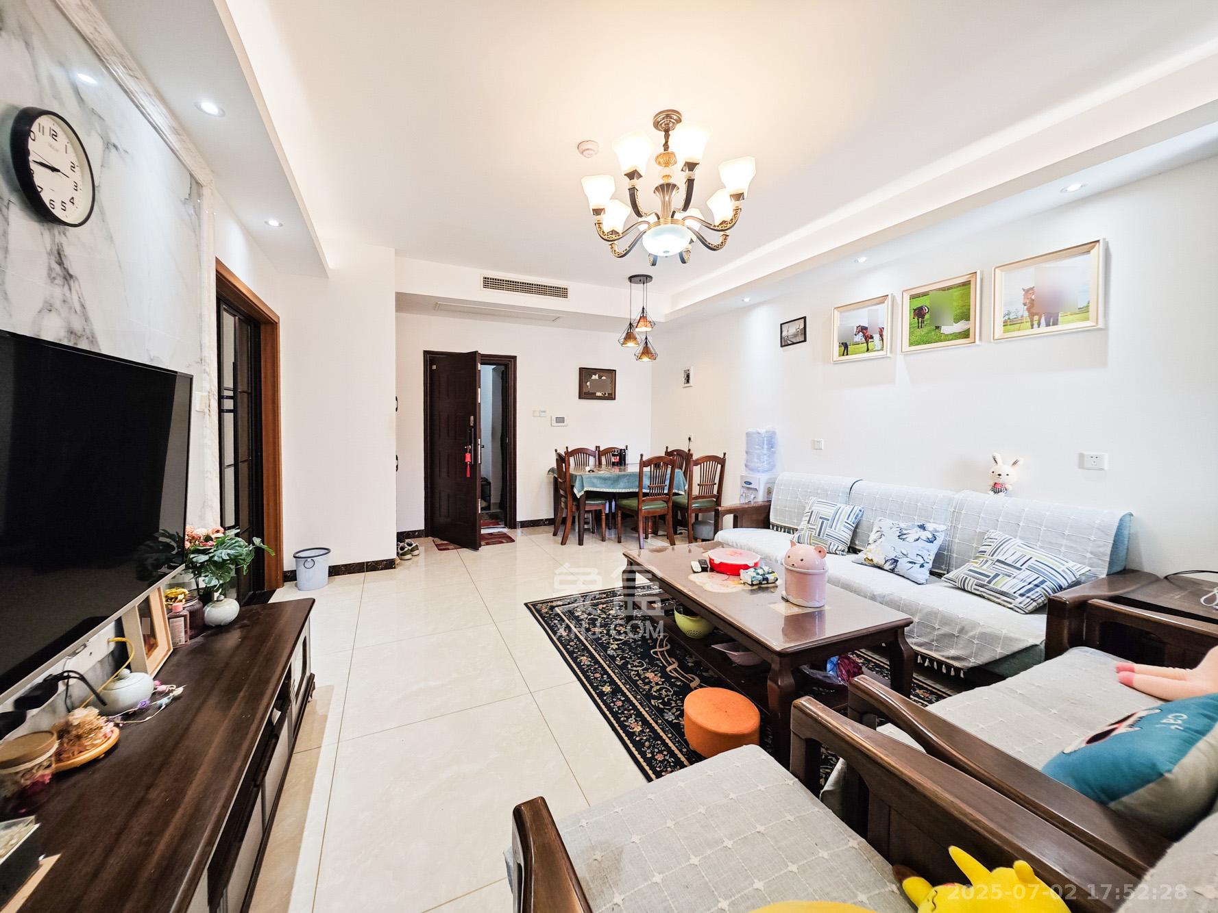 绿地海外滩一期 3室2厅1卫 58.0万 绿地海外滩一期 3室2厅1卫 58.0万客厅