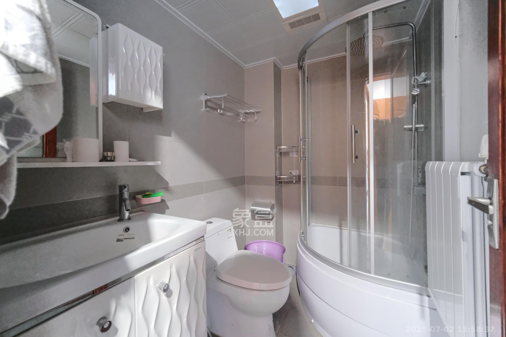 荣盛花语城  3室2厅2卫    100.0万 荣盛花语城  3室2厅2卫    100.0万卫生间