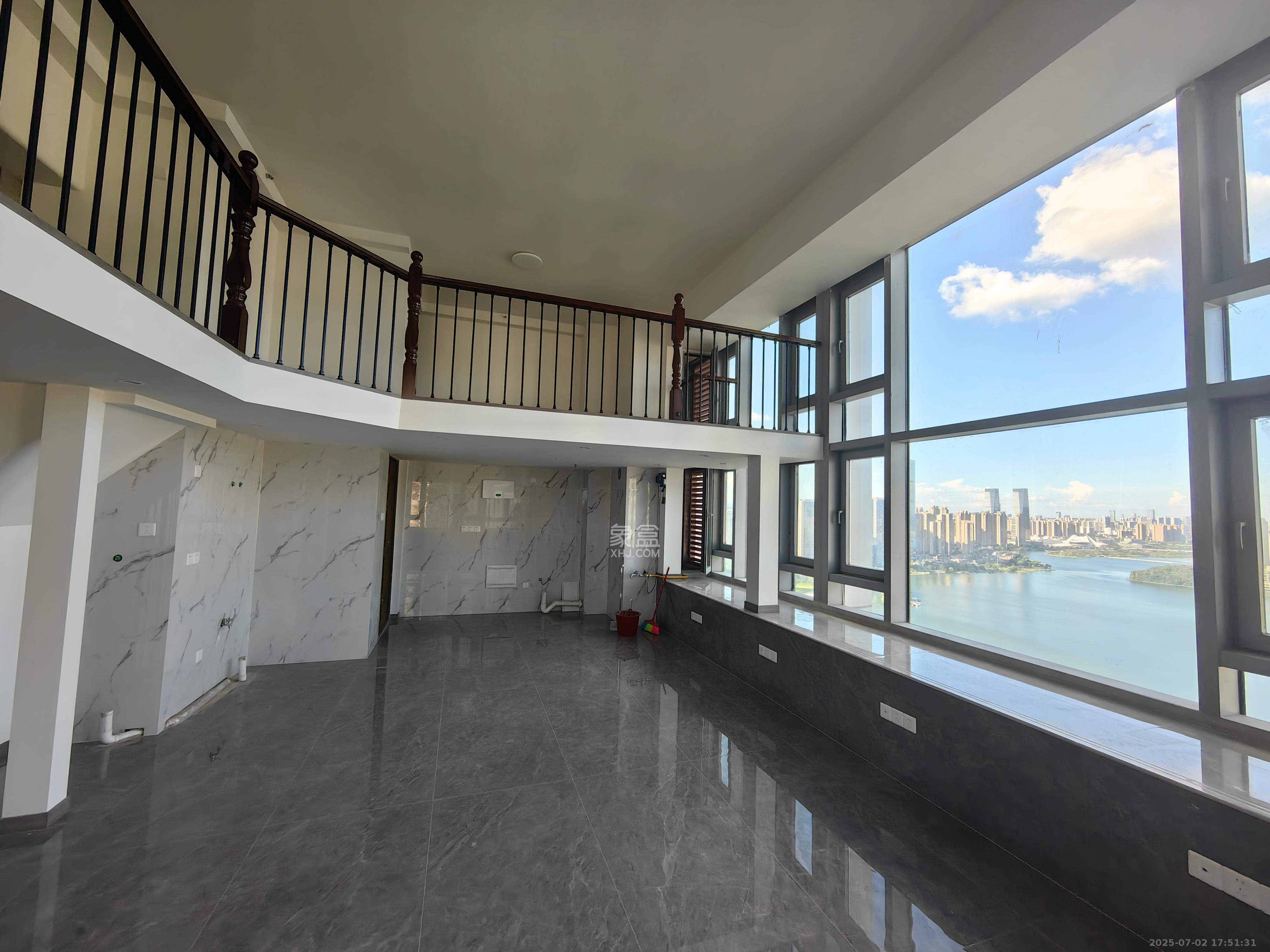 福晟翡翠湾 2室2厅2卫 3500.0元/月 福晟翡翠湾 2室2厅2卫 3500.0元/月室内图