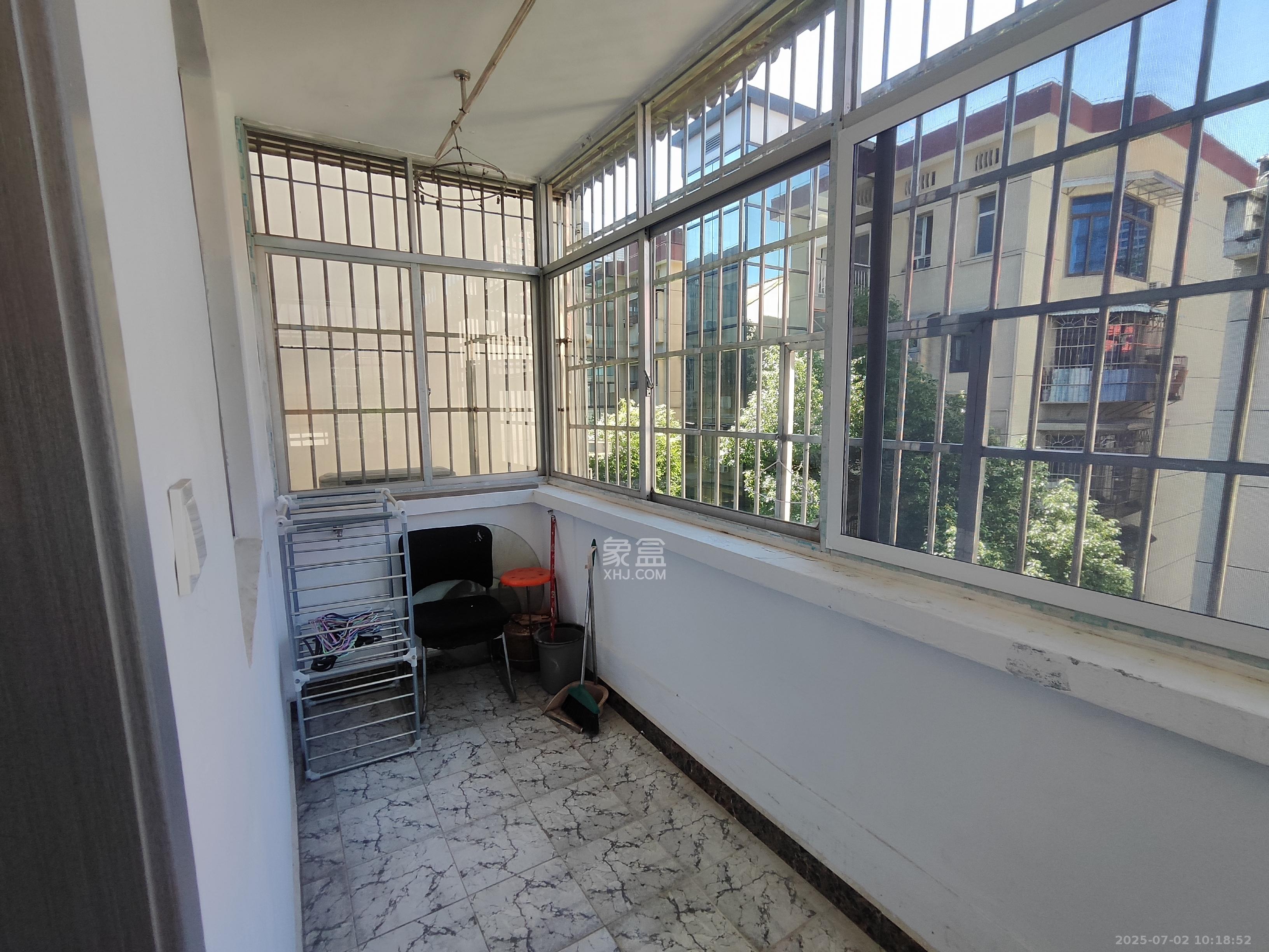 物贸小区 3室2厅1卫 2300.0元/月 物贸小区 3室2厅1卫 2300.0元/月室内图