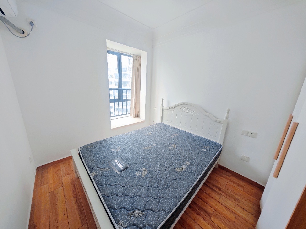 星华海岸城一期  2室2厅1卫    105.0万 星华海岸城一期  2室2厅1卫    105.0万客厅