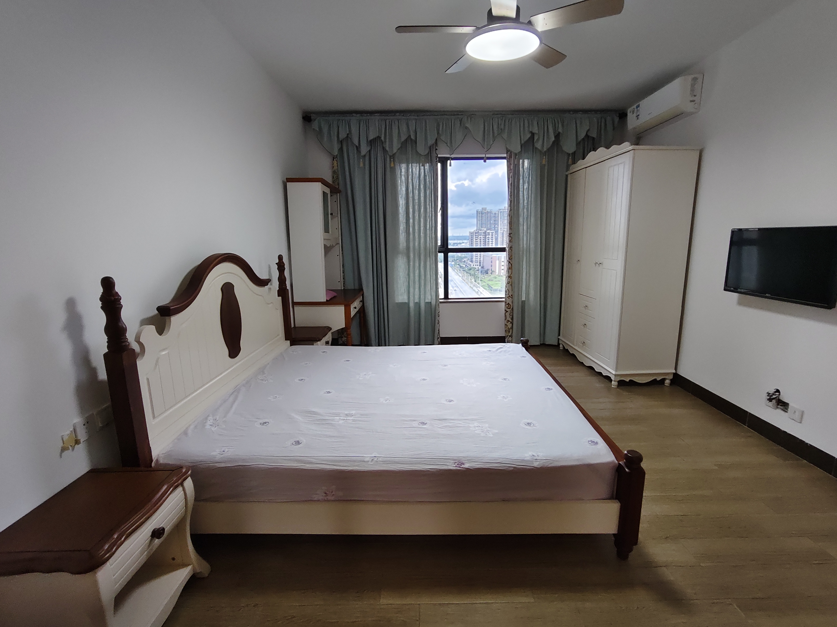 翡翠水城（住宅）  4室2厅2卫   3200.00元/月室内图