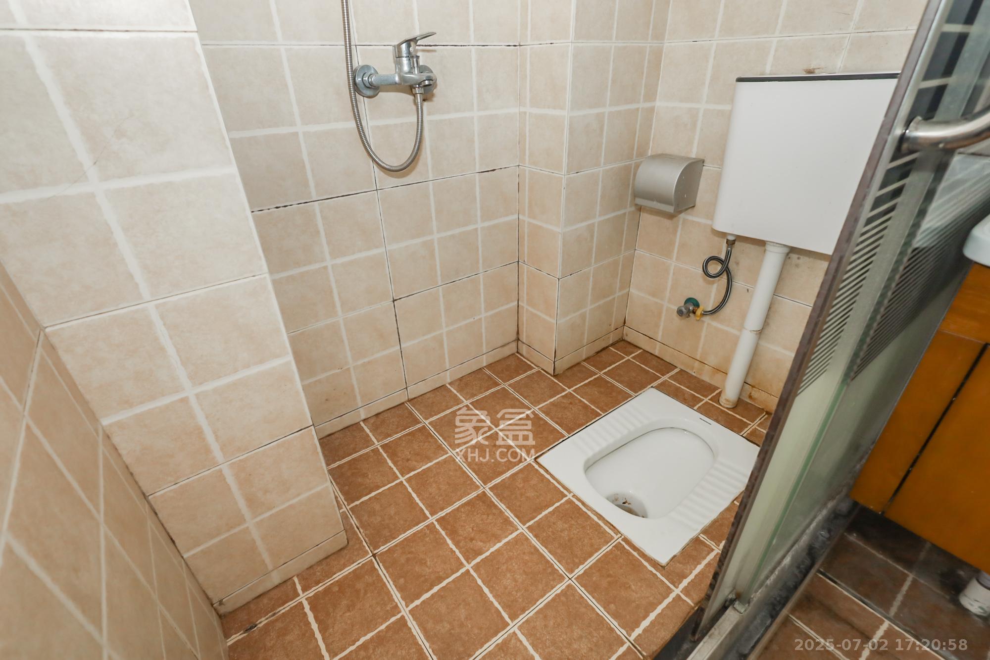 麓江春 1室1厅1卫 33.0万 麓江春 1室1厅1卫 33.0万卫生间