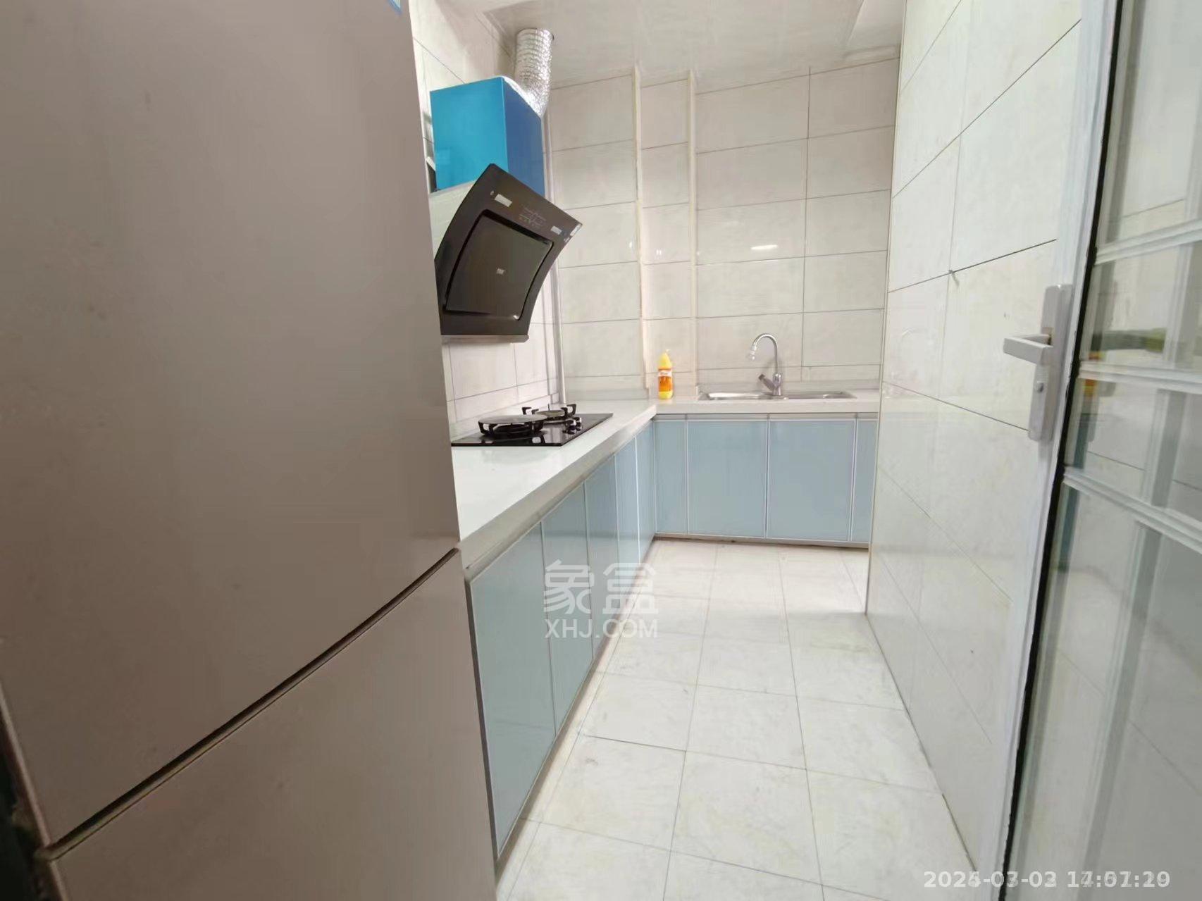 湖景名城  3室2厅1卫    1800.0元/月 湖景名城  3室2厅1卫    1800.0元/月室内图