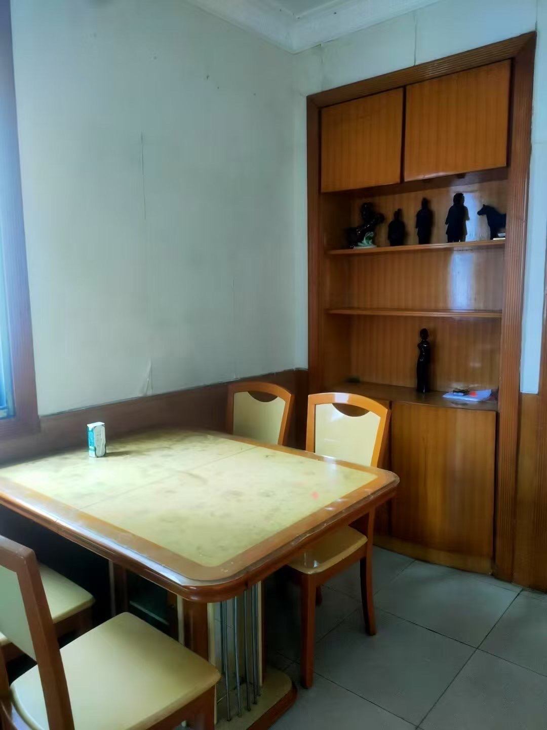 三中(校内)家属院  1室0厅0卫   2200.00元/月室内图