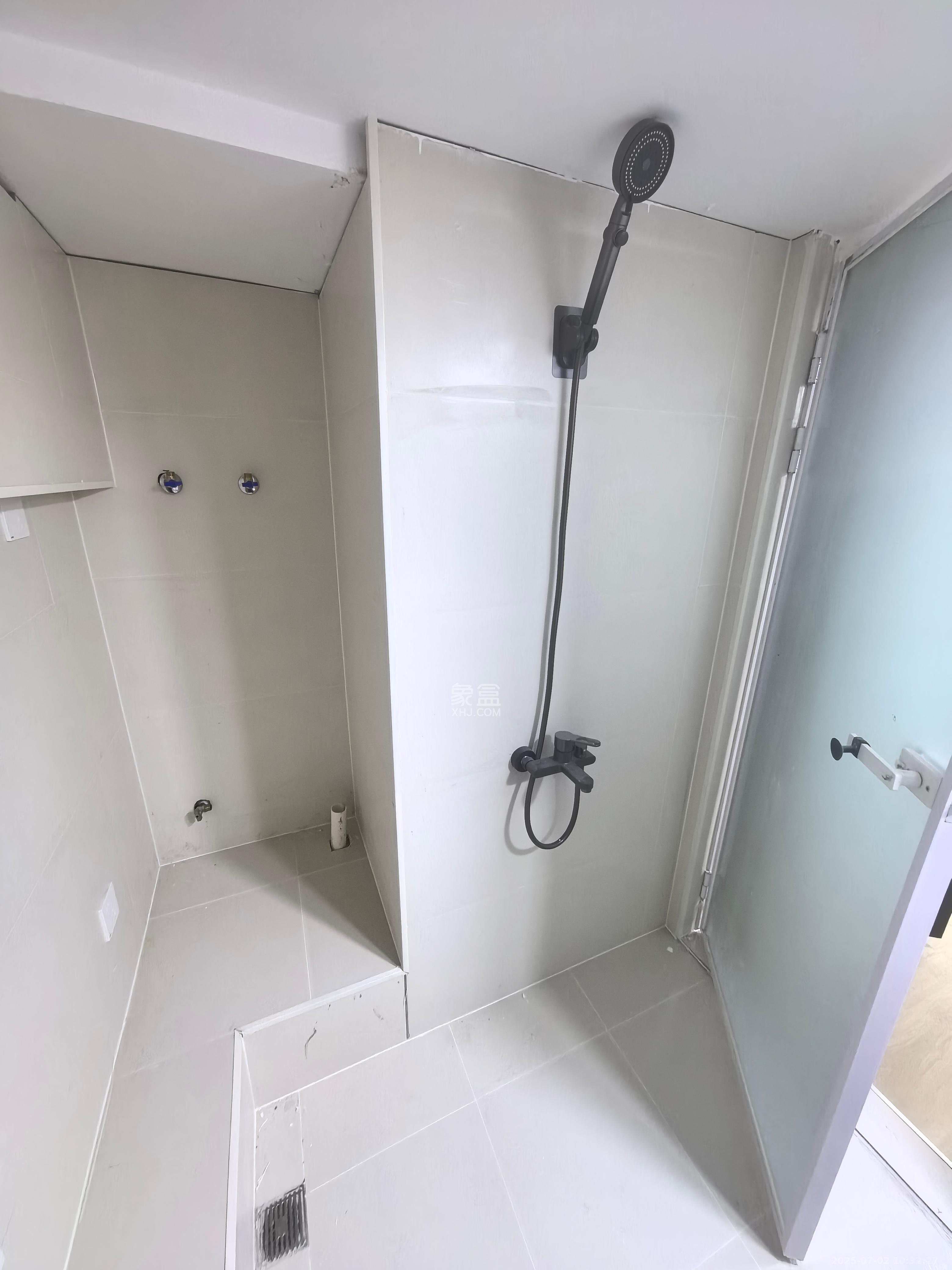 绿地V岛 1室1厅1卫 1400.0元/月 绿地V岛 1室1厅1卫 1400.0元/月室内图