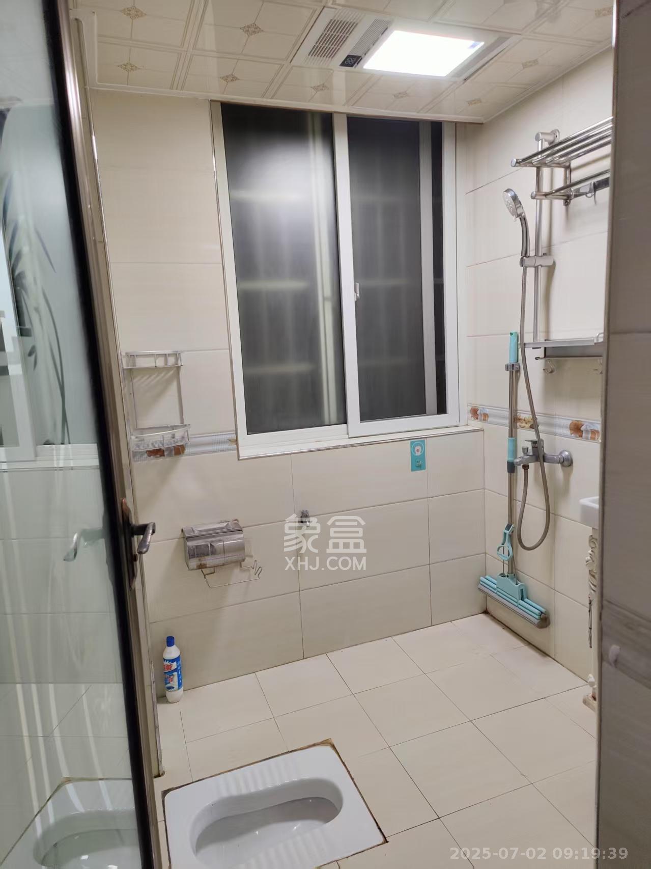 和润园一、二期  1室0厅0卫    1800.0元/月 和润园一、二期  1室0厅0卫    1800.0元/月室内图