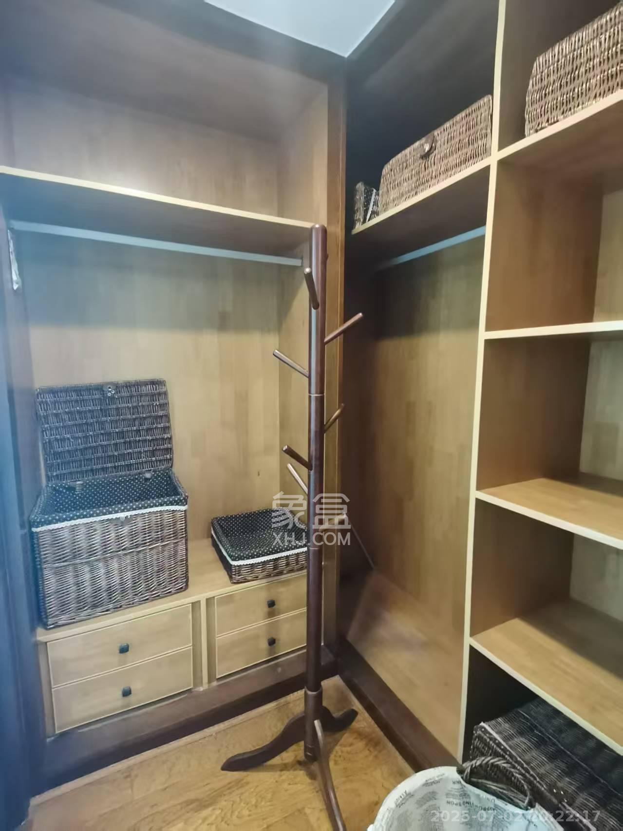金茂梅溪湖  3室2厅2卫   3800.00元/月室内图