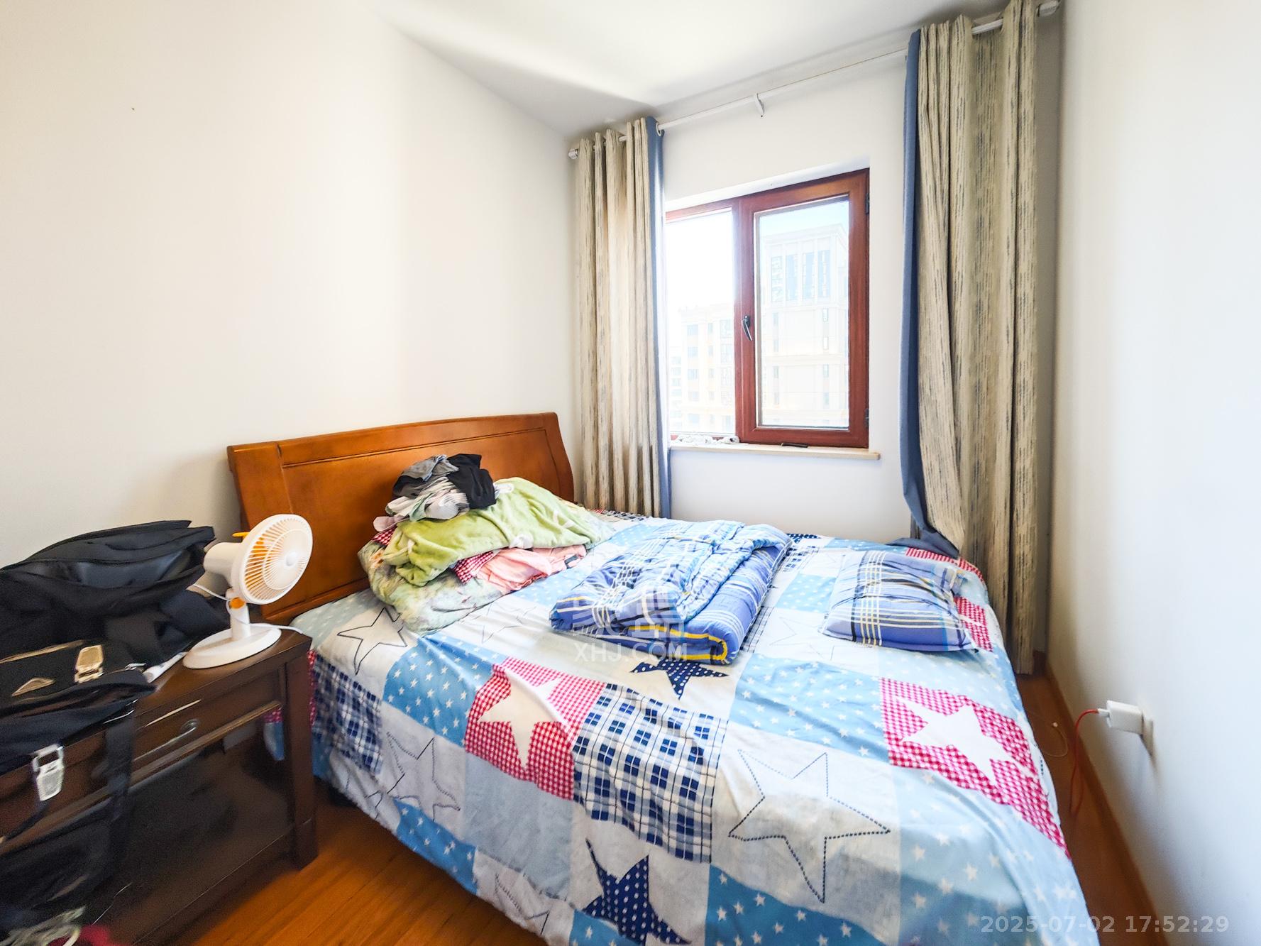 绿地海外滩一期 3室2厅1卫 58.0万 绿地海外滩一期 3室2厅1卫 58.0万卧室