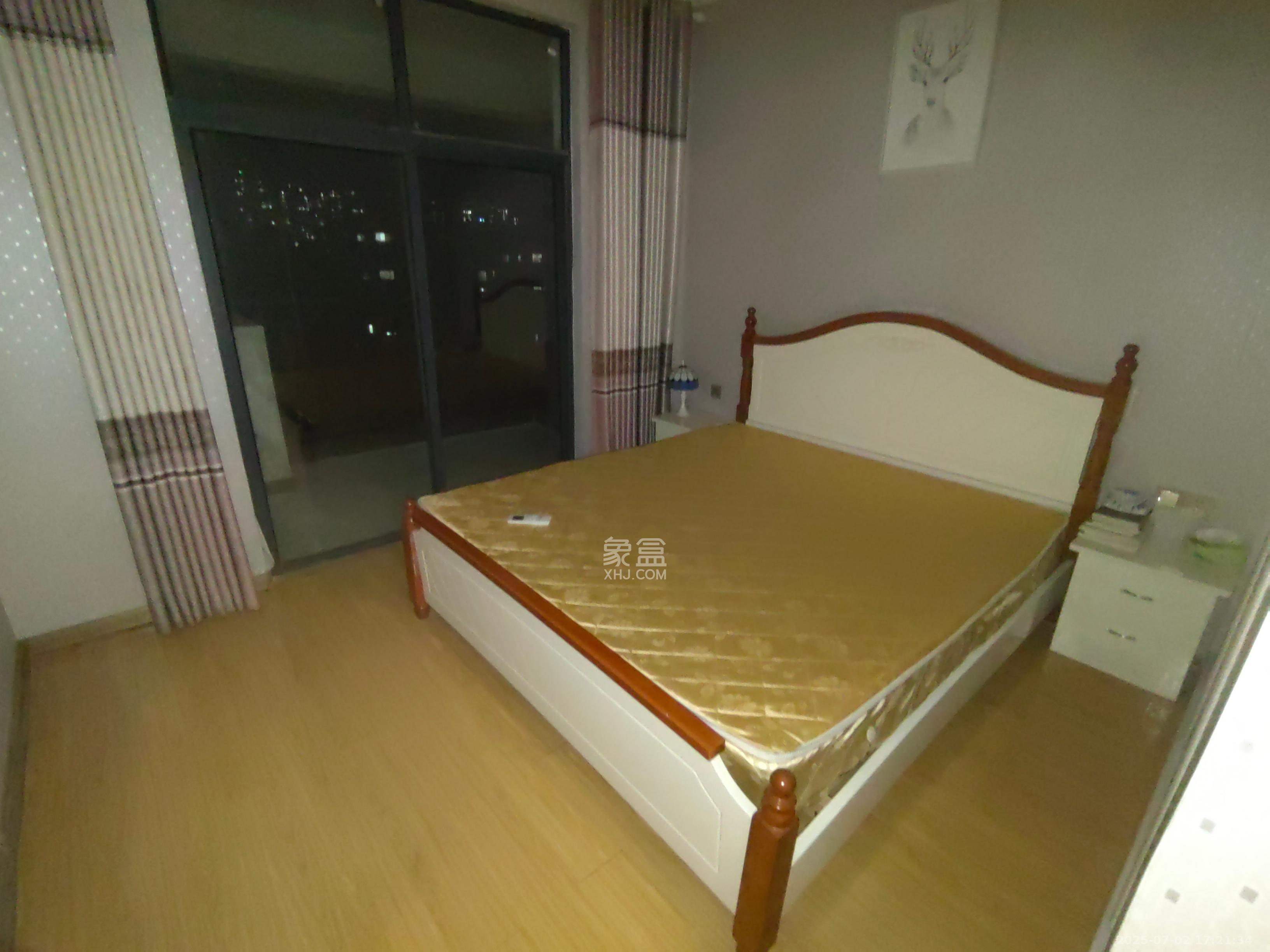 世纪桃花苑 3室2厅1卫 2000.0元/月 世纪桃花苑 3室2厅1卫 2000.0元/月室内图