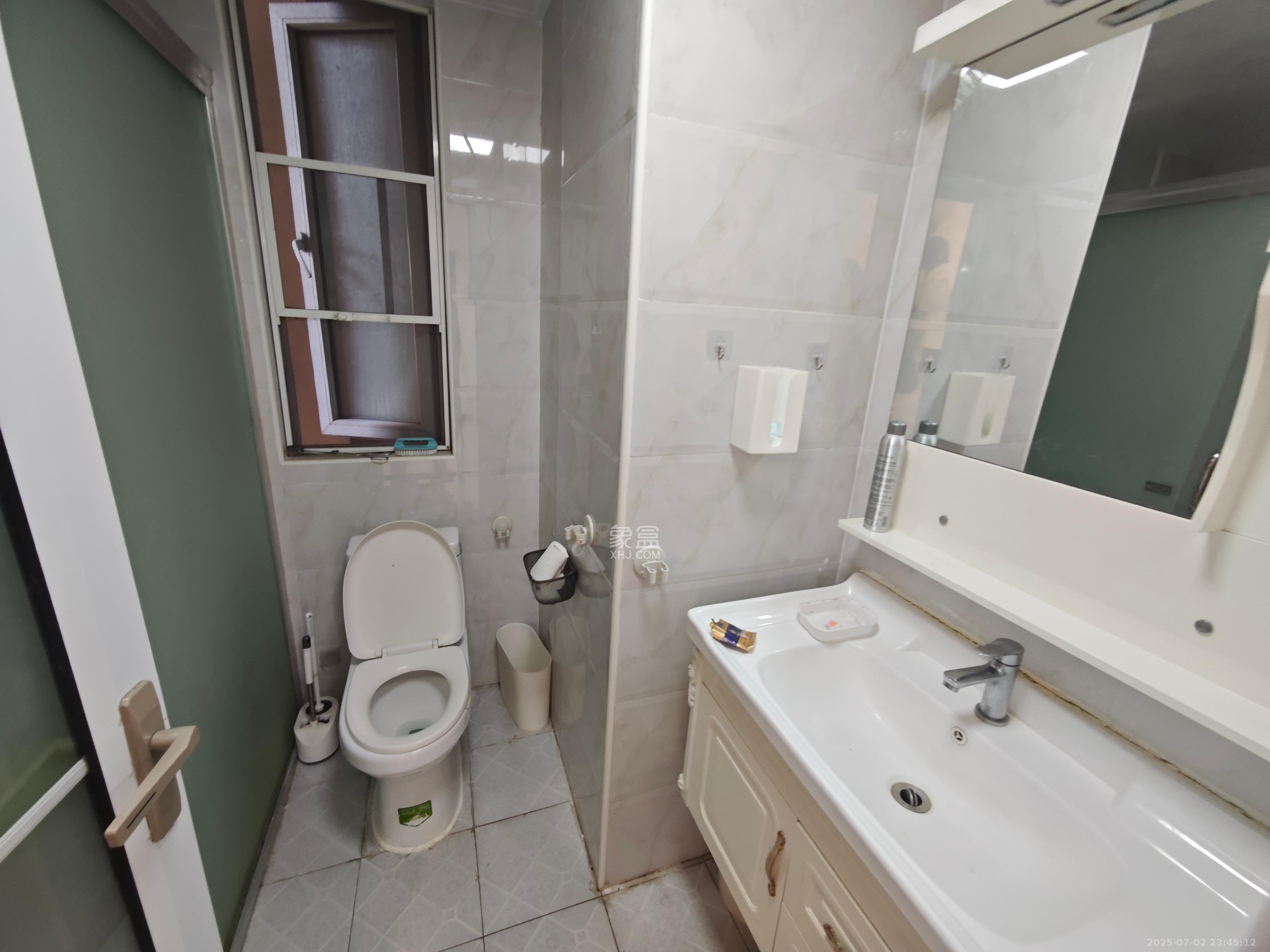 荷花园市直教师村(长沙市教育局直属教师二村) 3室2厅1卫 2500.0元/月 荷花园市直教师村(长沙市教育局直属教师二村) 3室2厅1卫 2500.0元/月室内图