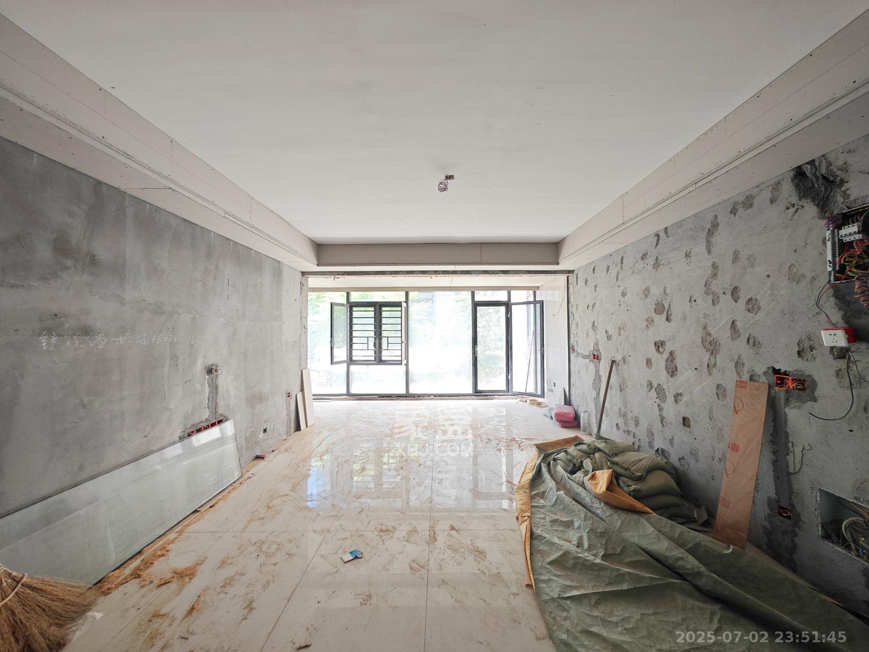 长房岭秀时代 4室2厅2卫 139.8万 长房岭秀时代 4室2厅2卫 139.8万客厅