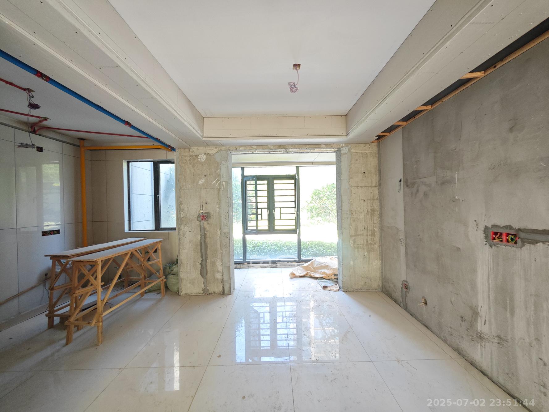 长房岭秀时代 4室2厅2卫 139.8万 长房岭秀时代 4室2厅2卫 139.8万客厅